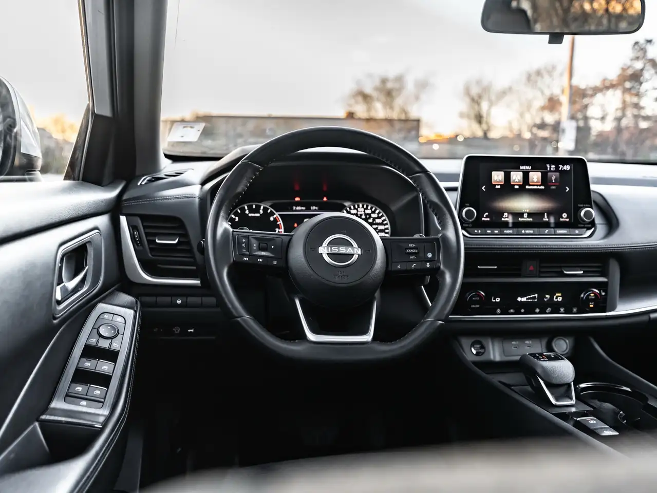 Nissan Rogue снимка Nissan Rogue