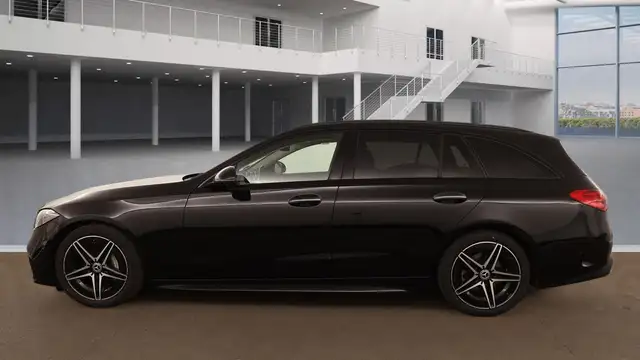 Mercedes-Benz C-Class view 4