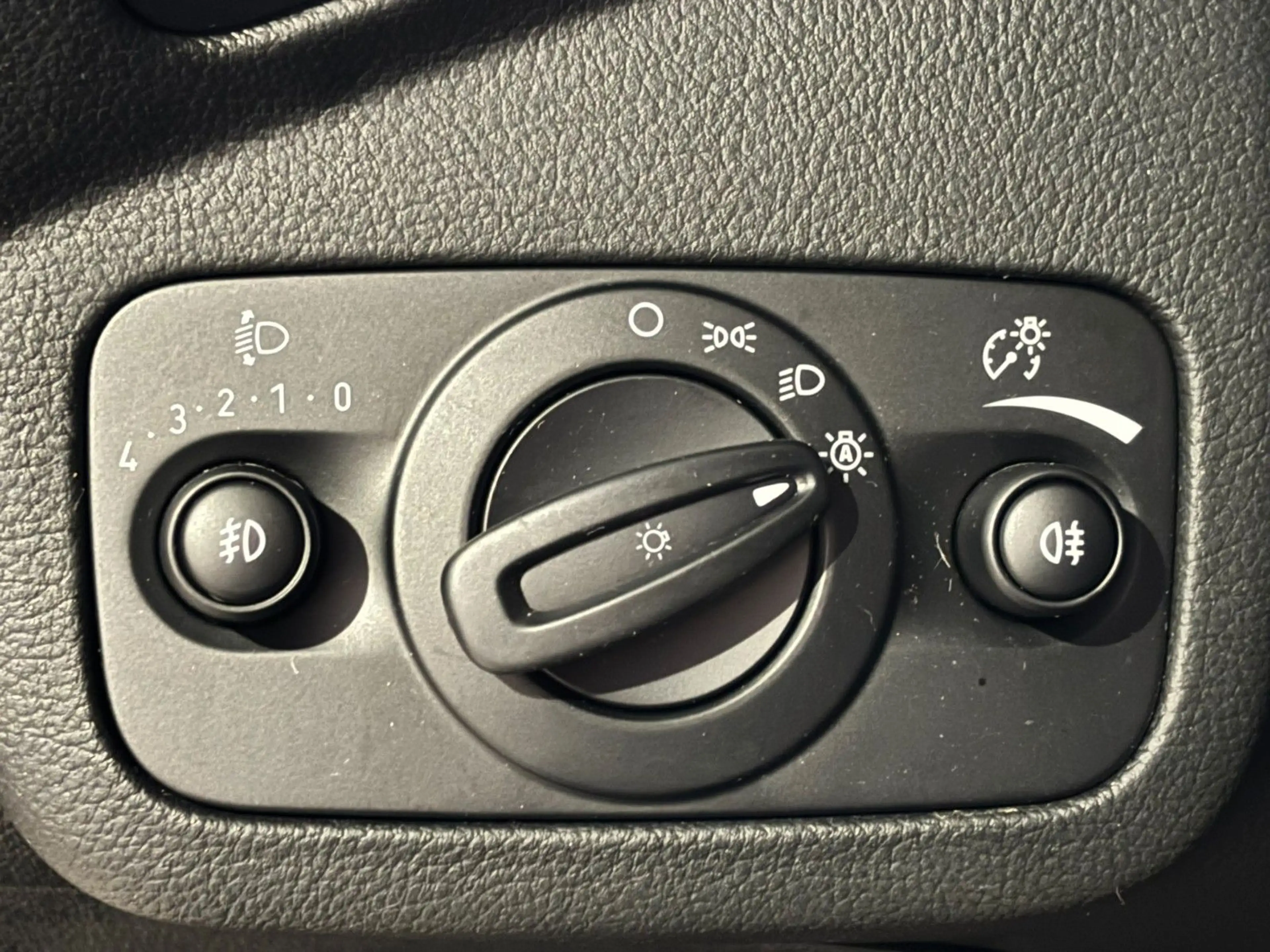 Ford C-Max Titanium  Klimaautomatik DAB+ — photo 23