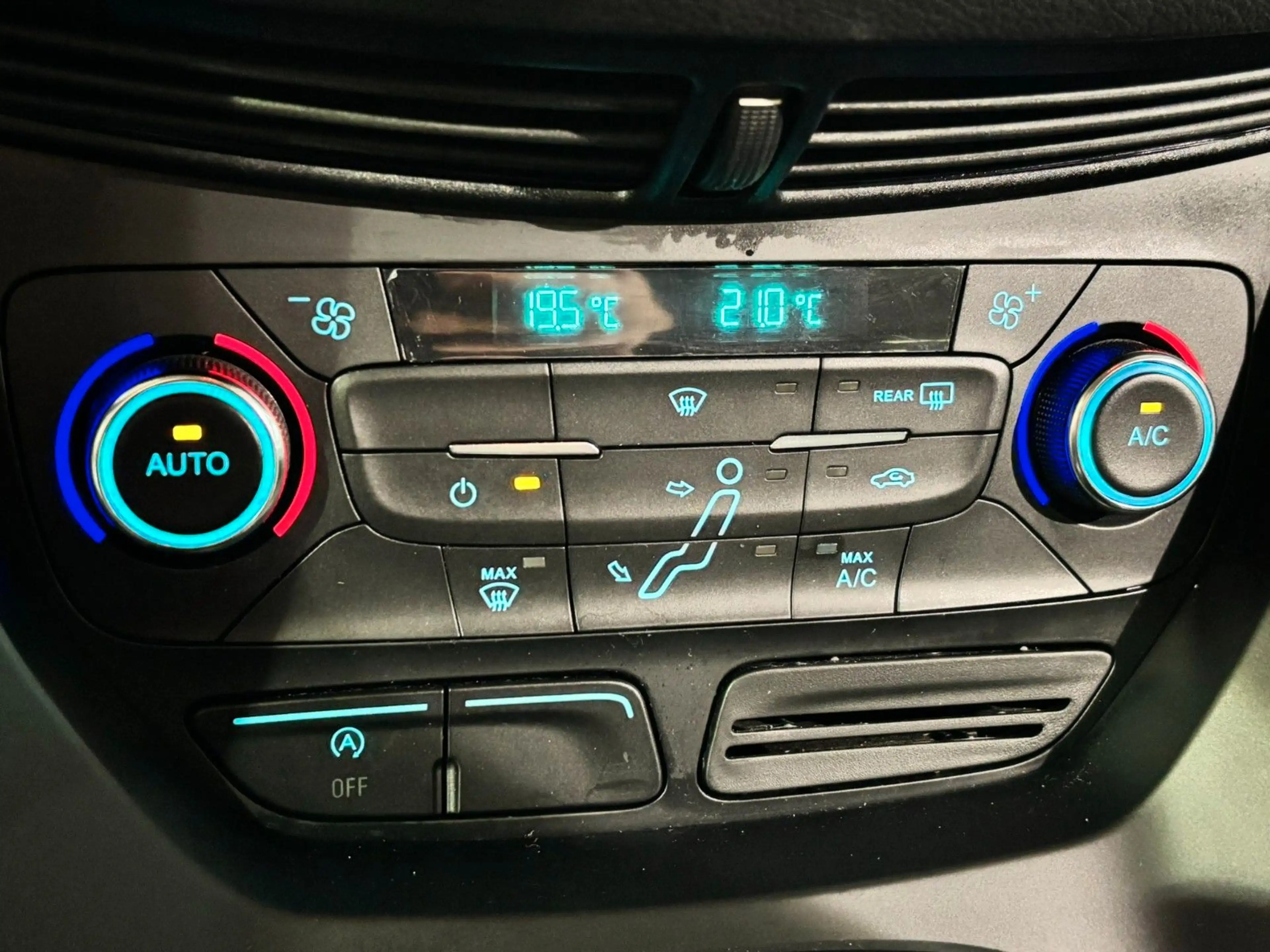 Ford C-Max Titanium  Klimaautomatik DAB+ — photo 30