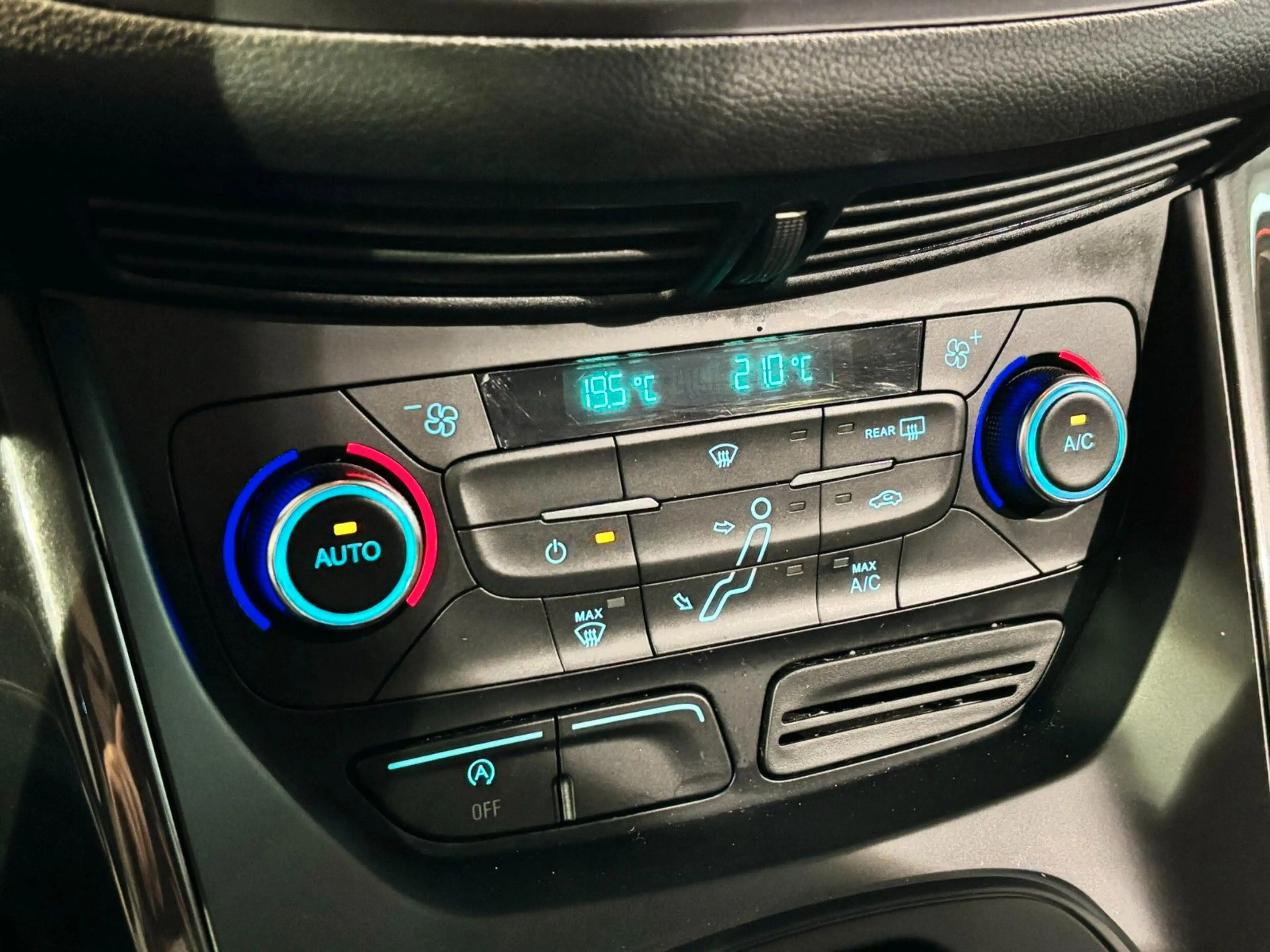 Ford C-Max Titanium  Klimaautomatik DAB+ — photo 29
