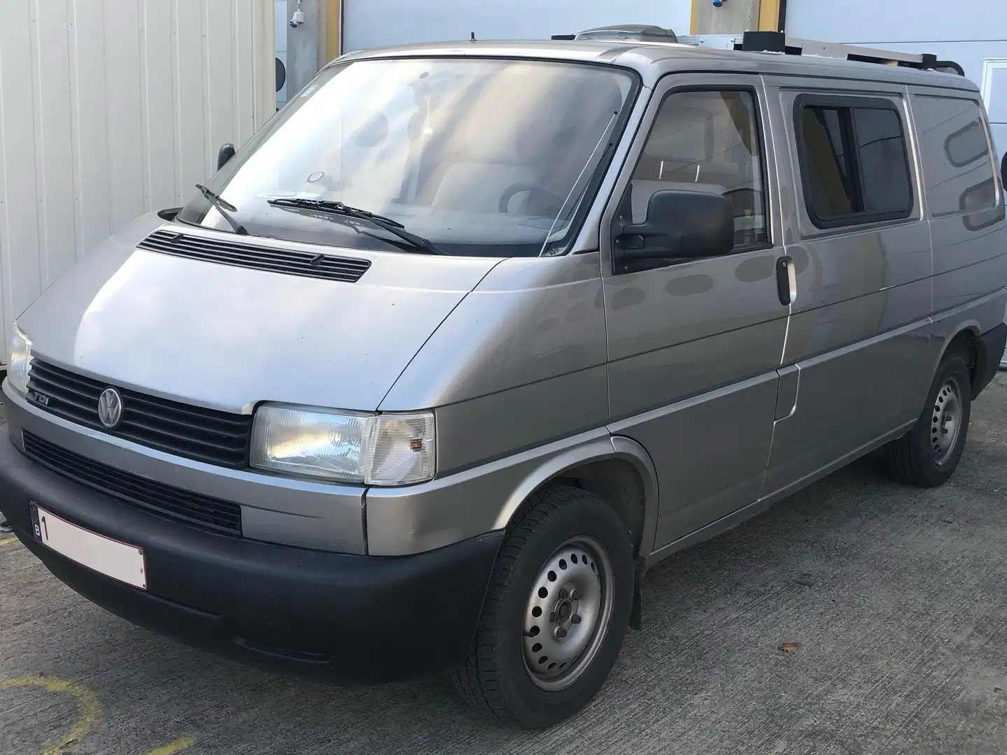 Volkswagen T4 2.5 TDi aménagé Grijs - 2