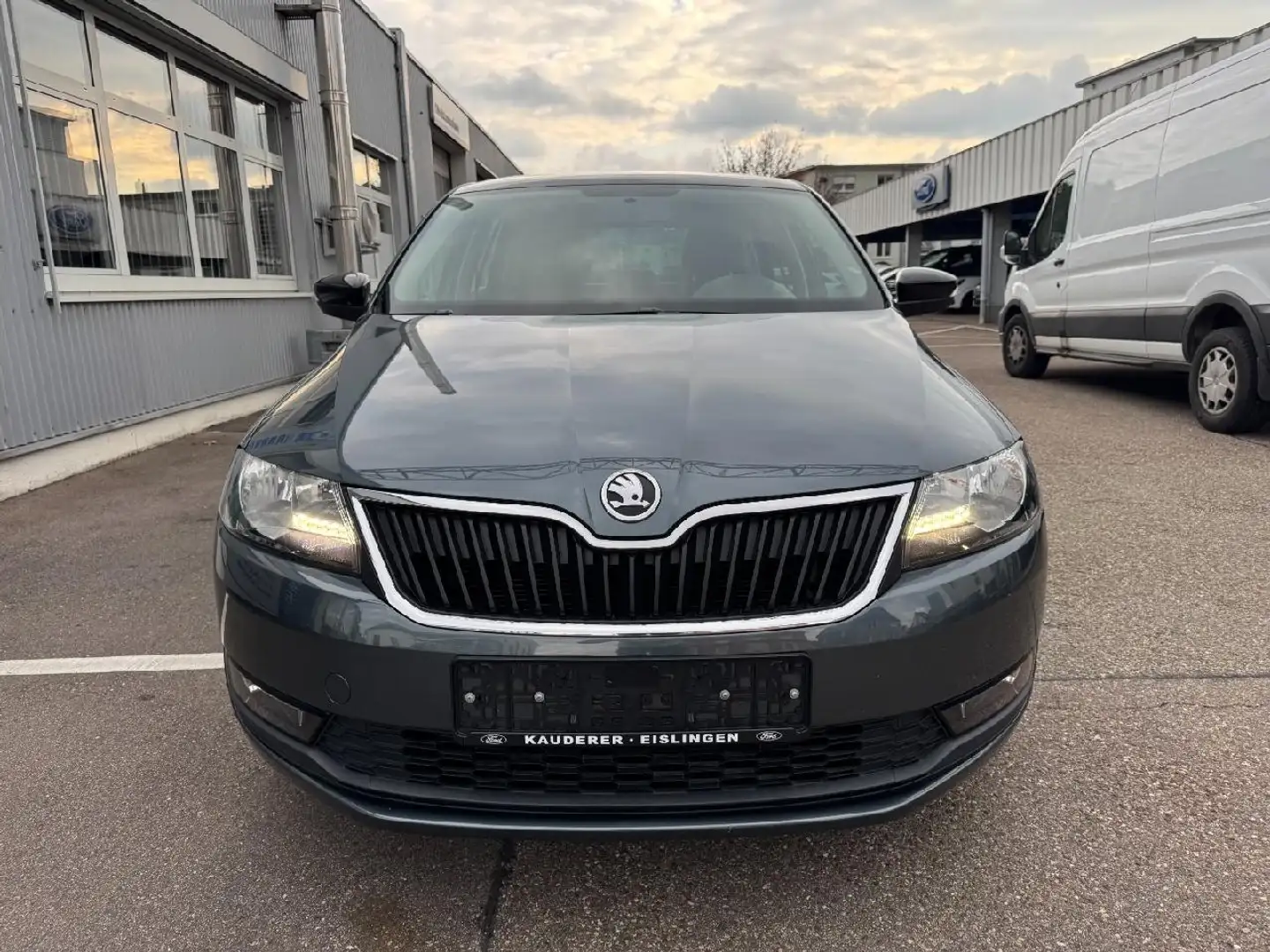Skoda Rapid/Spaceback Ambition Grau - 2