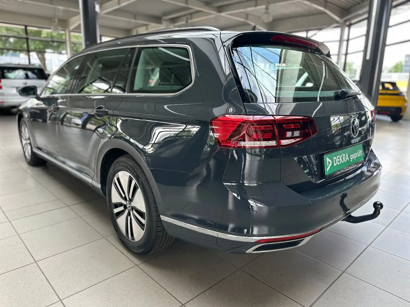 Volkswagen Passat Variant GTE Hybrid Autom. AHK Navi SHZ Grau - 2