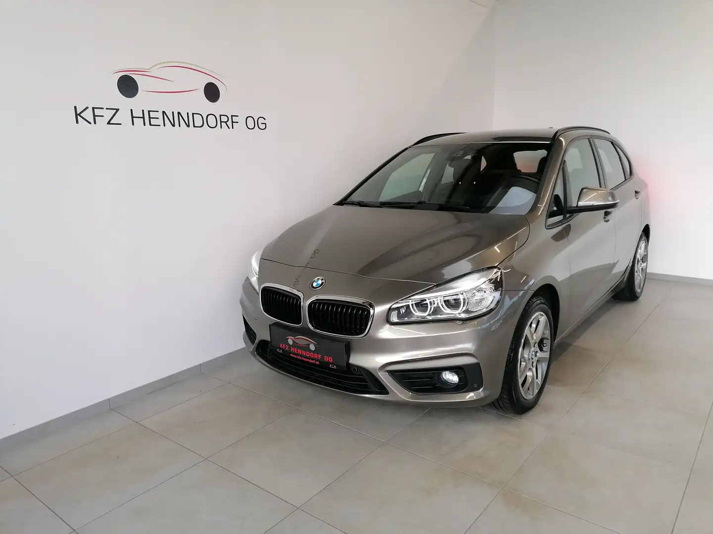 BMW 218 218d Active Tourer Advantage Aut. ab € 280 / Mo Grau - 1