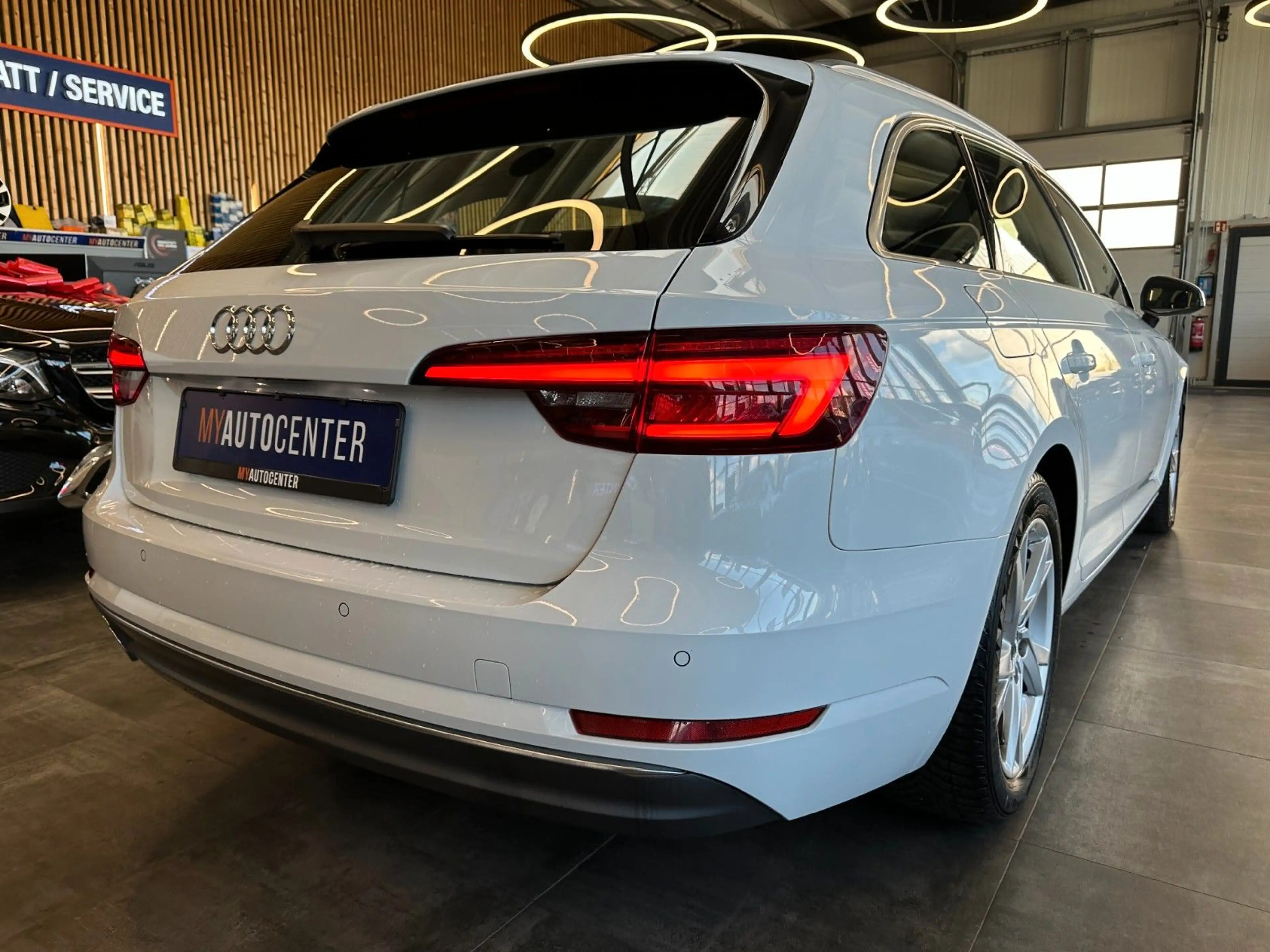 Audi A4 *ACC*AHK*NAV*CARPLAY*2-ZONEN*SitzHZ*LED* — photo 2