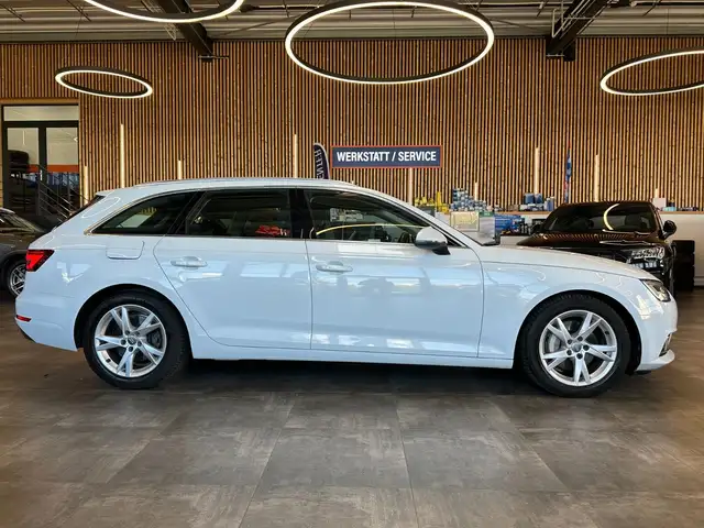 Audi A4 view 16
