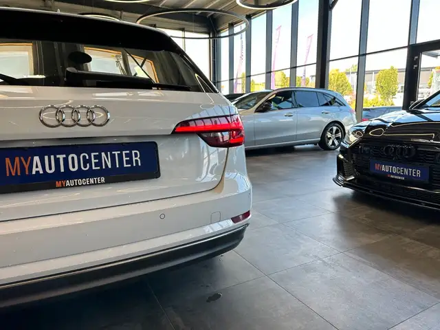 Audi A4 view 26