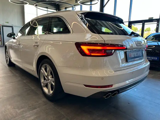 Audi A4 view 24