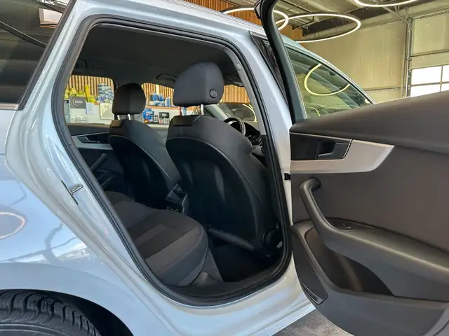 Audi A4 view 28