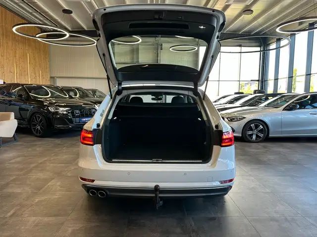 Audi A4 view 27