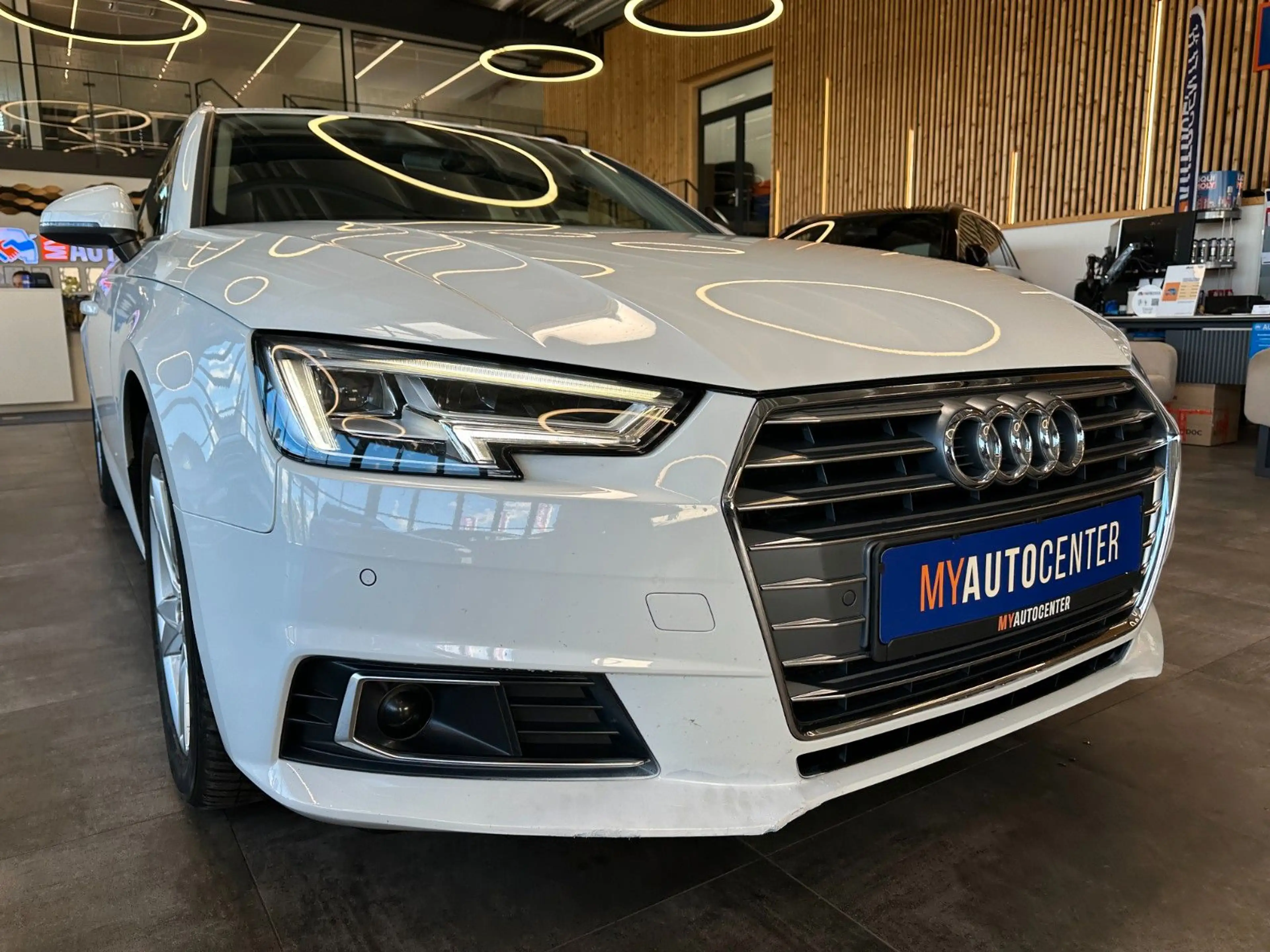 Audi A4 *ACC*AHK*NAV*CARPLAY*2-ZONEN*SitzHZ*LED* — photo 3