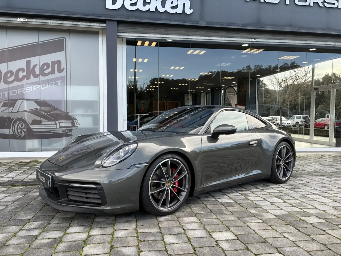 Porsche 992 Carrera 4S Coupé PDK Grün - 1