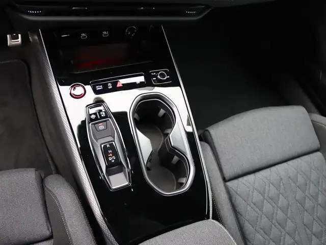 Audi A6 view 12