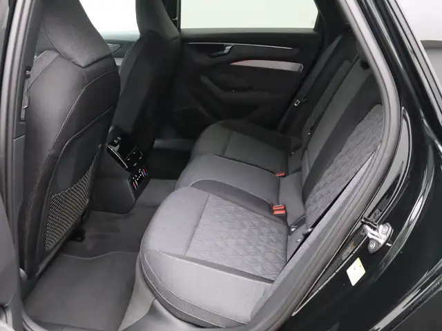 Audi A6 view 14