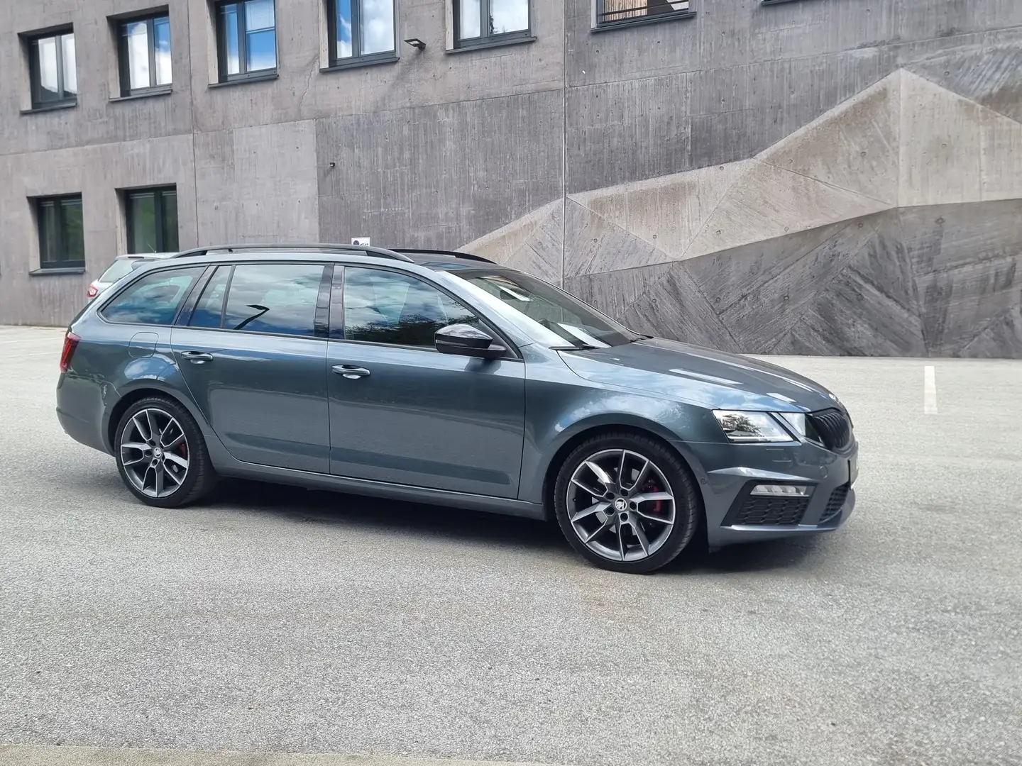 Skoda Octavia RS 4x4 DSG**Navi**AHK**LED-Scheinwerfer**RFK* Grau - 1