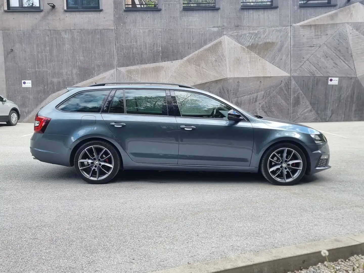 Skoda Octavia RS 4x4 DSG**Navi**AHK**LED-Scheinwerfer**RFK* Grau - 2