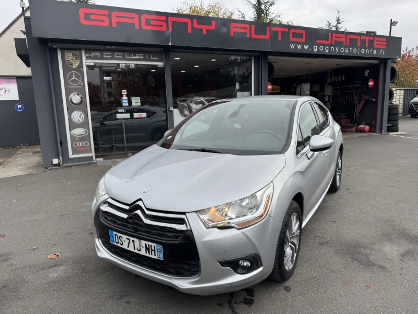 Citroen DS4 1.2 PURETECH 130CH SO CHIC S\u0026S Gris - 1