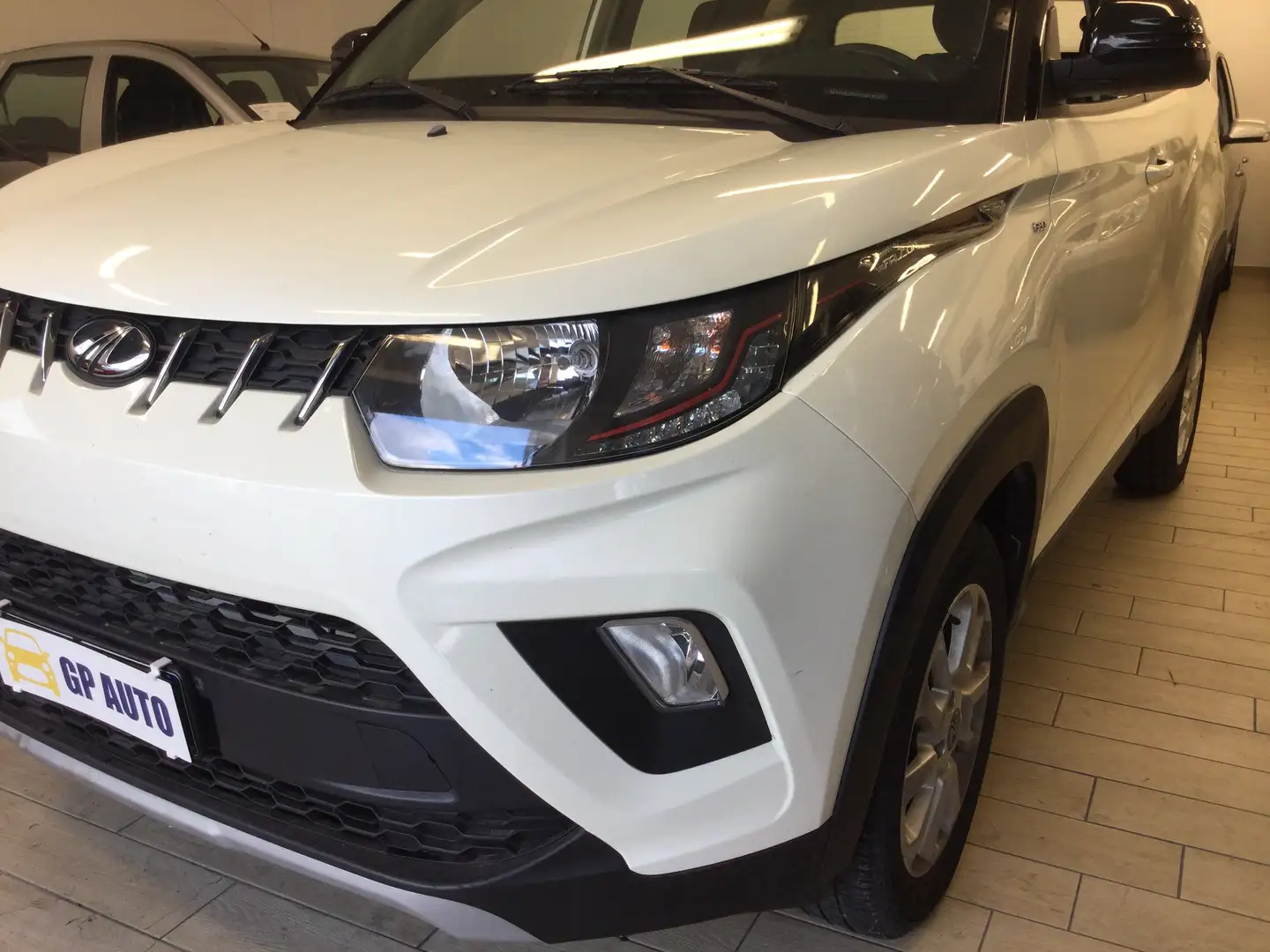 Mahindra KUV100 KUV100 1.2 K8 - 2