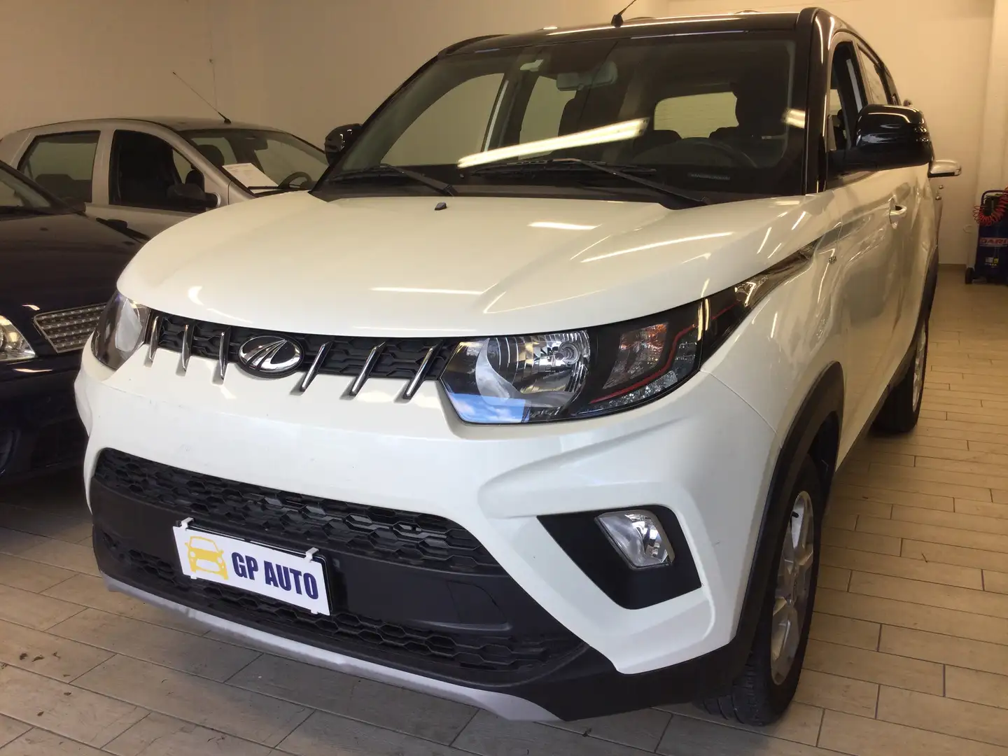 Mahindra KUV100 KUV100 1.2 K8 - 1