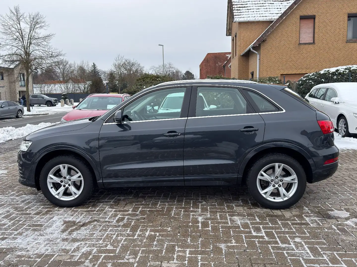 Audi Q3 2.0 TDI Quattro, Aut., Scheckh., Bremsen neu Gris - 2