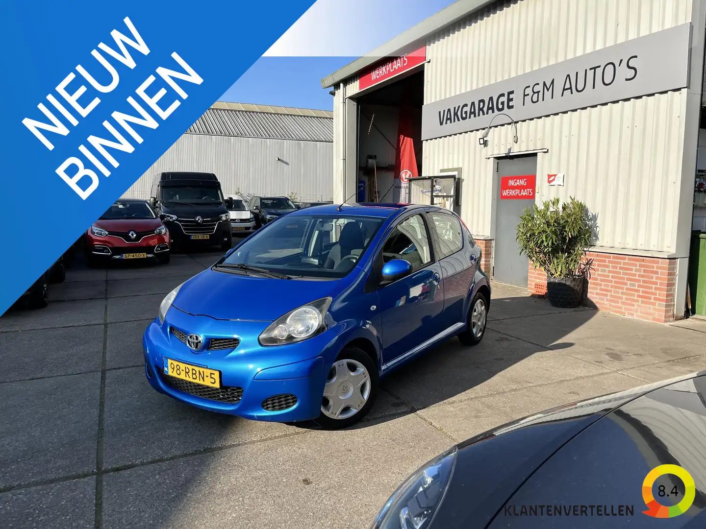 Toyota Aygo 1.0-12V Comfort Navigator Blauw - 1
