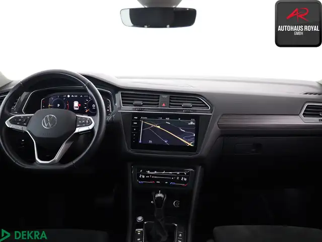 Volkswagen Tiguan Allspace view 9