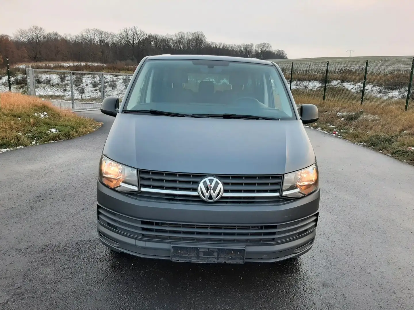 Volkswagen T6 Kombi lang 2.0 TDi DSG,1.Hand,5Sitze Gris - 2