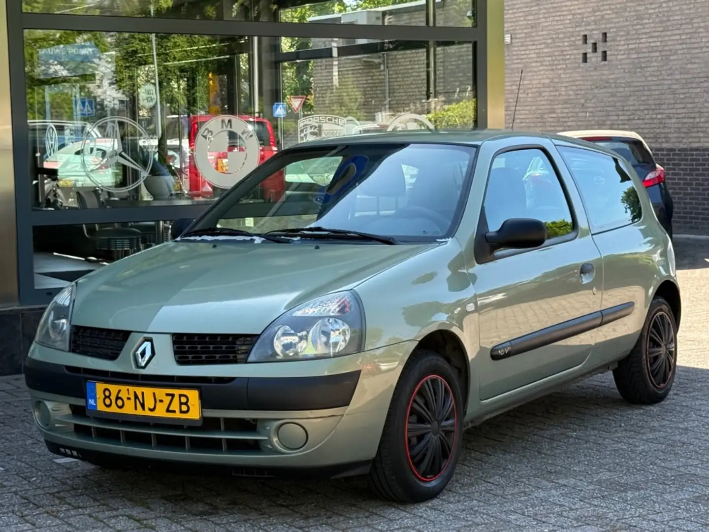 Renault Clio 1.2-16V Authentique Groen - 2