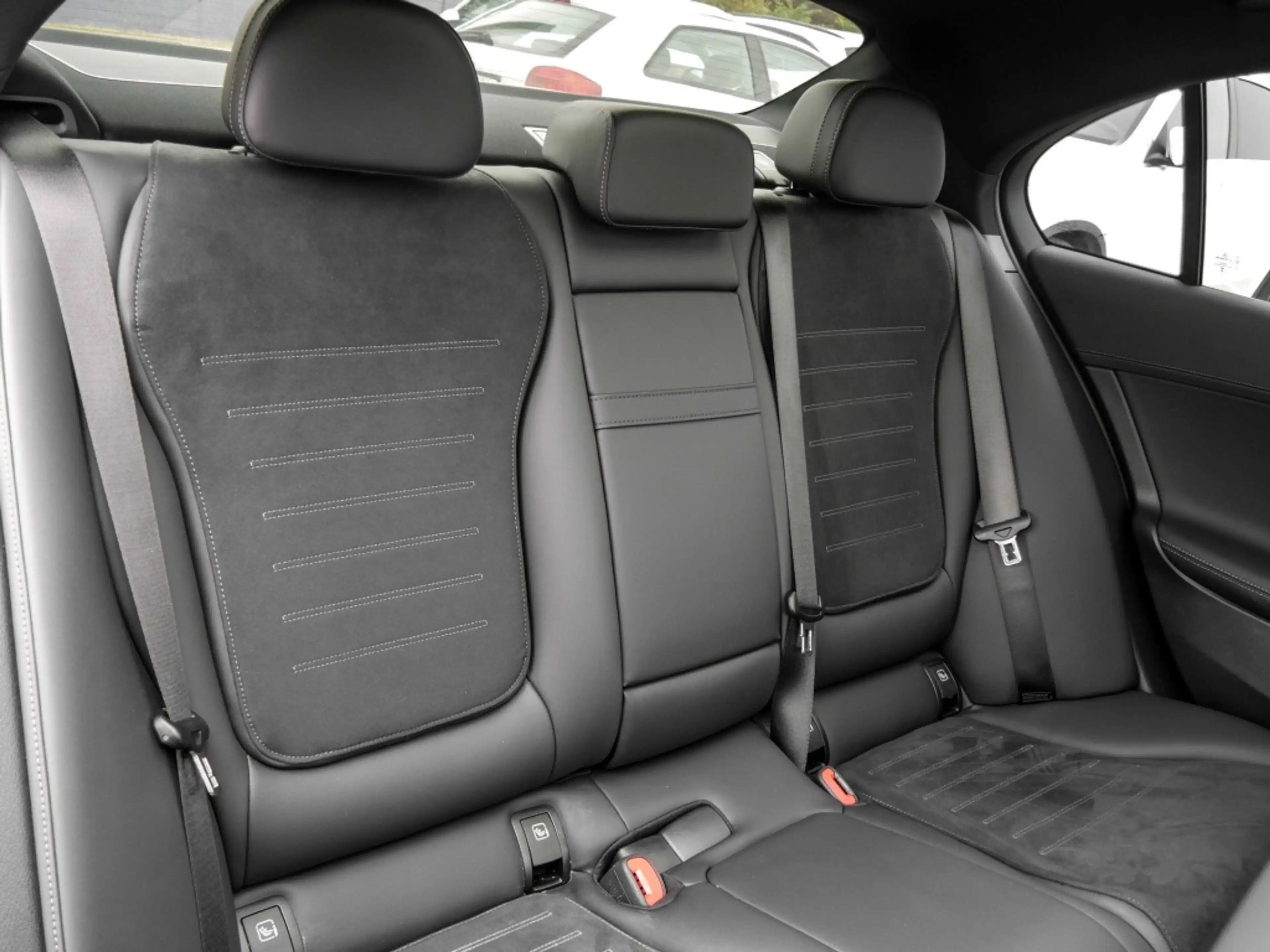 Mercedes-Benz C 200 AMG-Sport/Pano/360/Burm/StdHz/DIGITAL/Memo — photo 5