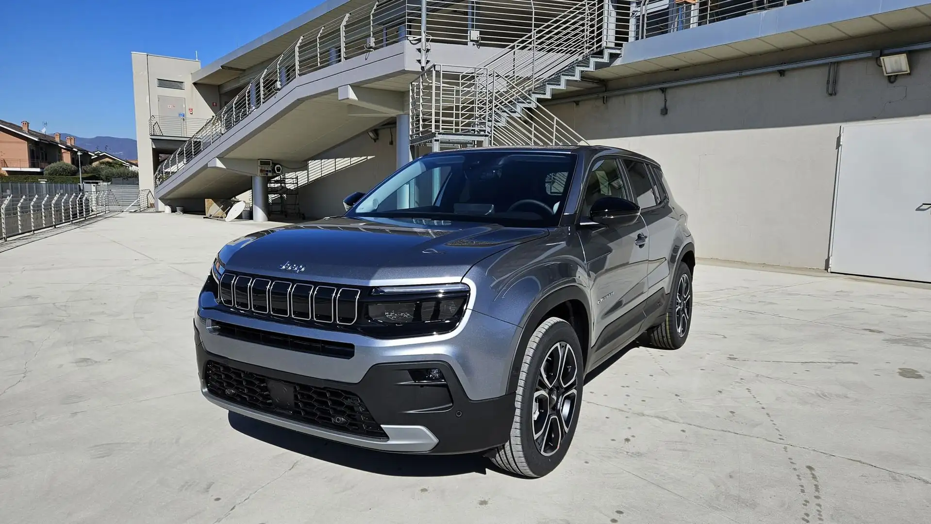 Jeep Avenger 1.2 Turbo MHEV Summit BONUS EASY GO' Gris - 1