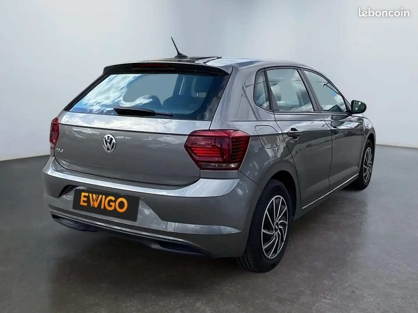 Volkswagen Polo VI 1.6 TDI 80CH CONFORTLINE BUSINESS Gris - 2