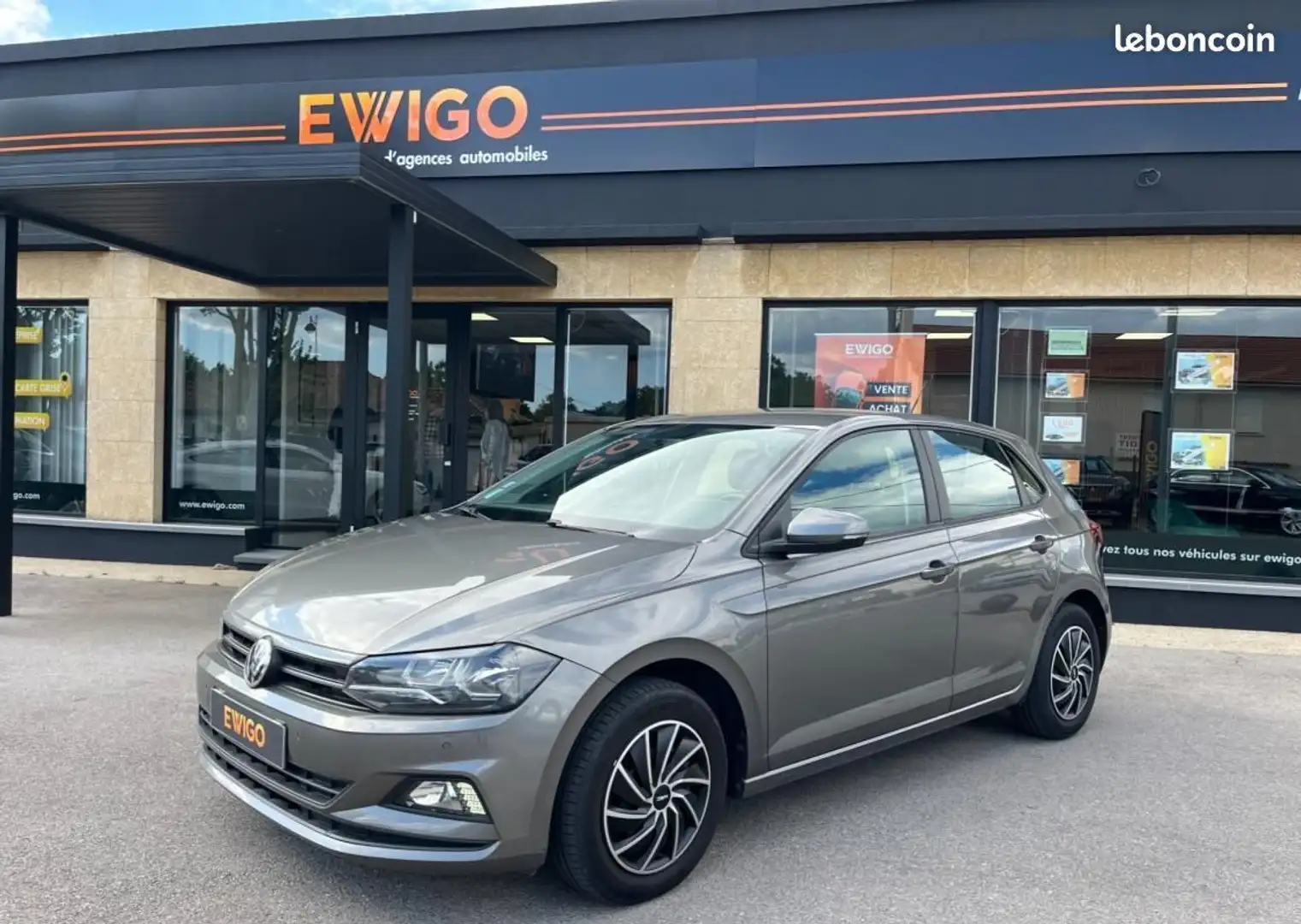 Volkswagen Polo VI 1.6 TDI 80CH CONFORTLINE BUSINESS Gris - 1