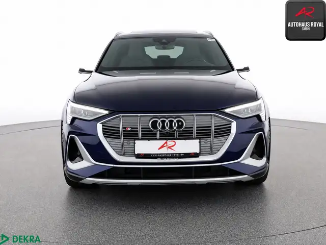 Audi E-Tron view 8