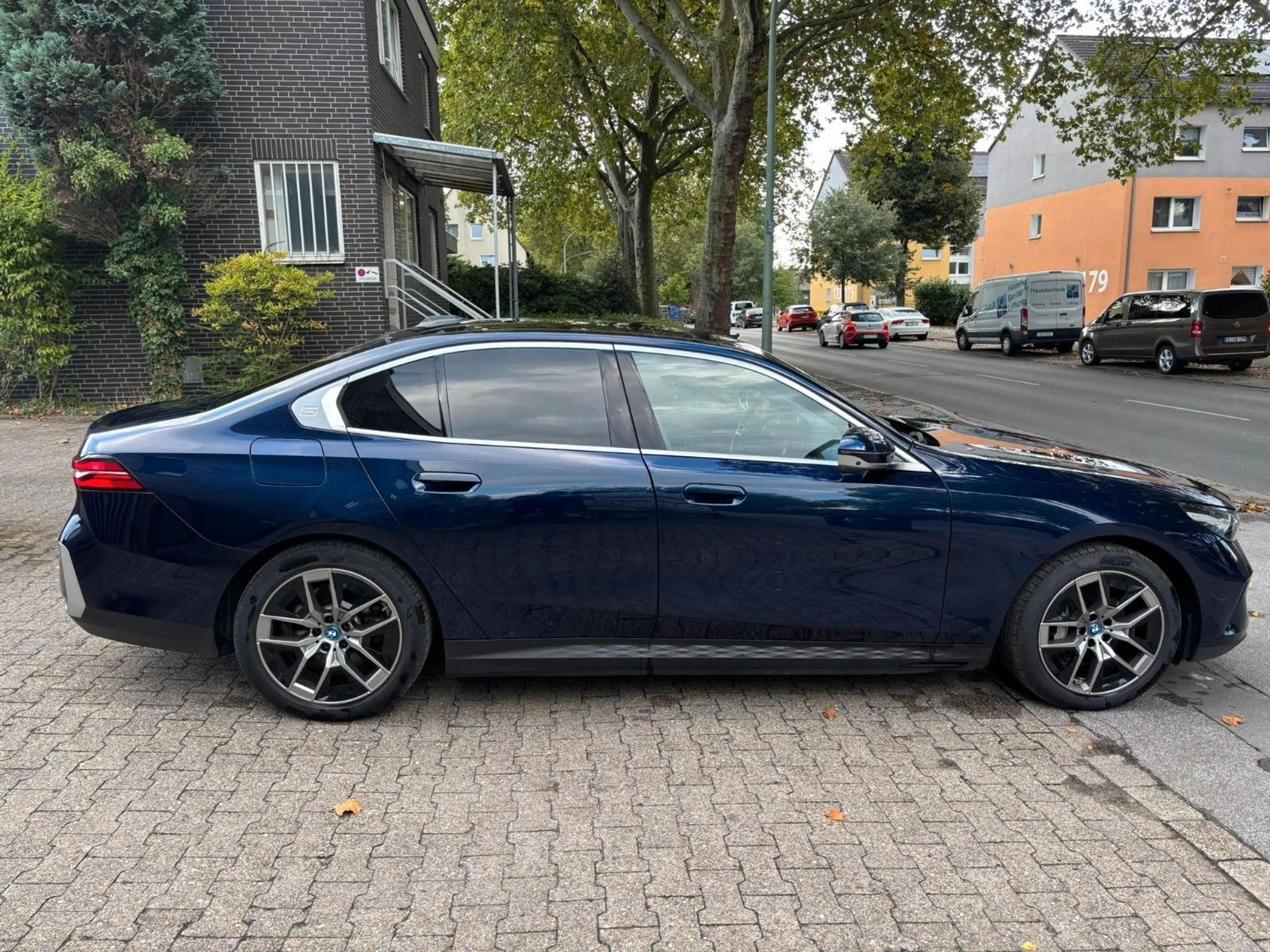 BMW i5 Limousine 40 eDrive PANO 360° LED — photo 9