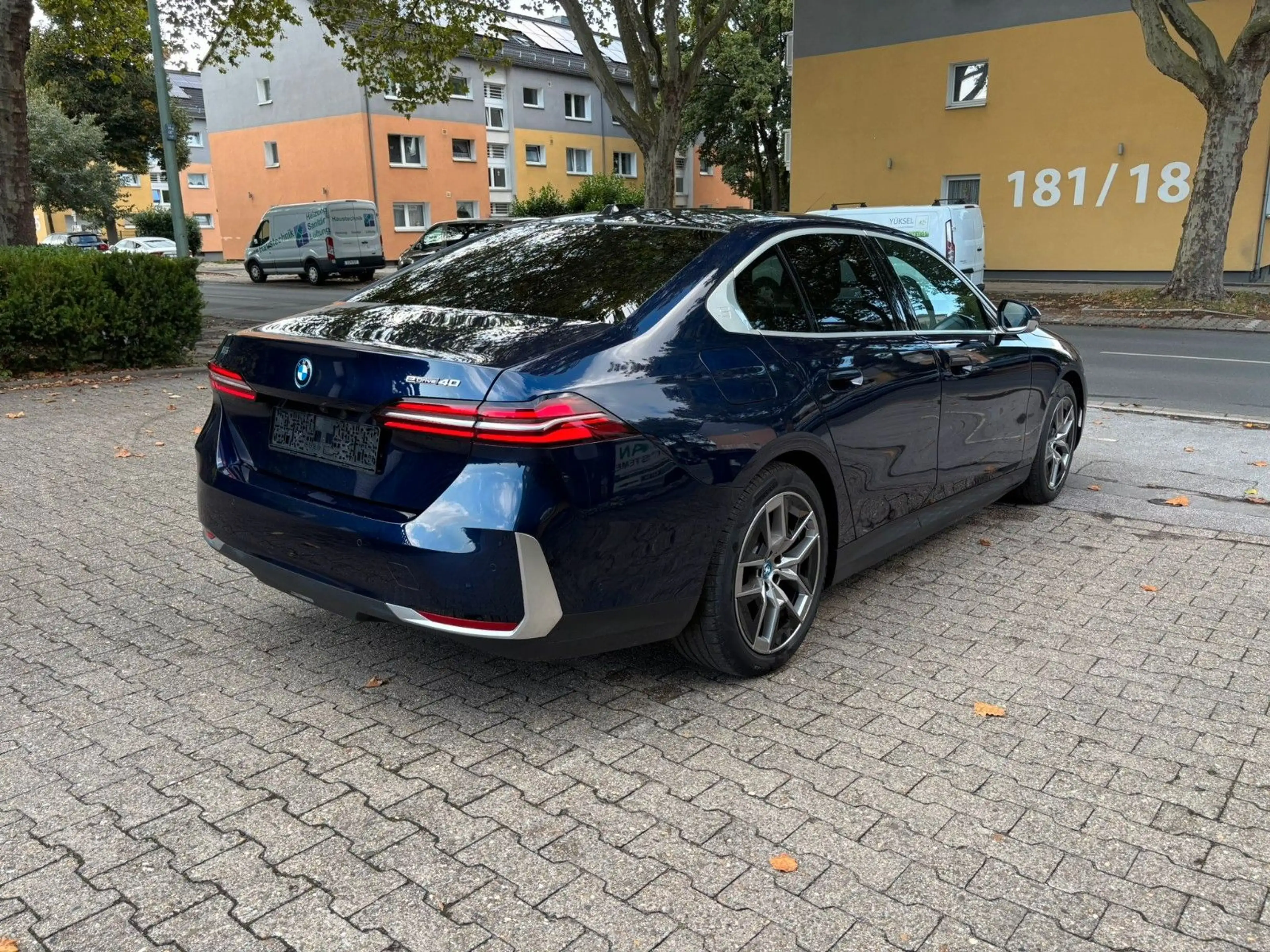 BMW i5 Limousine 40 eDrive PANO 360° LED — photo 3