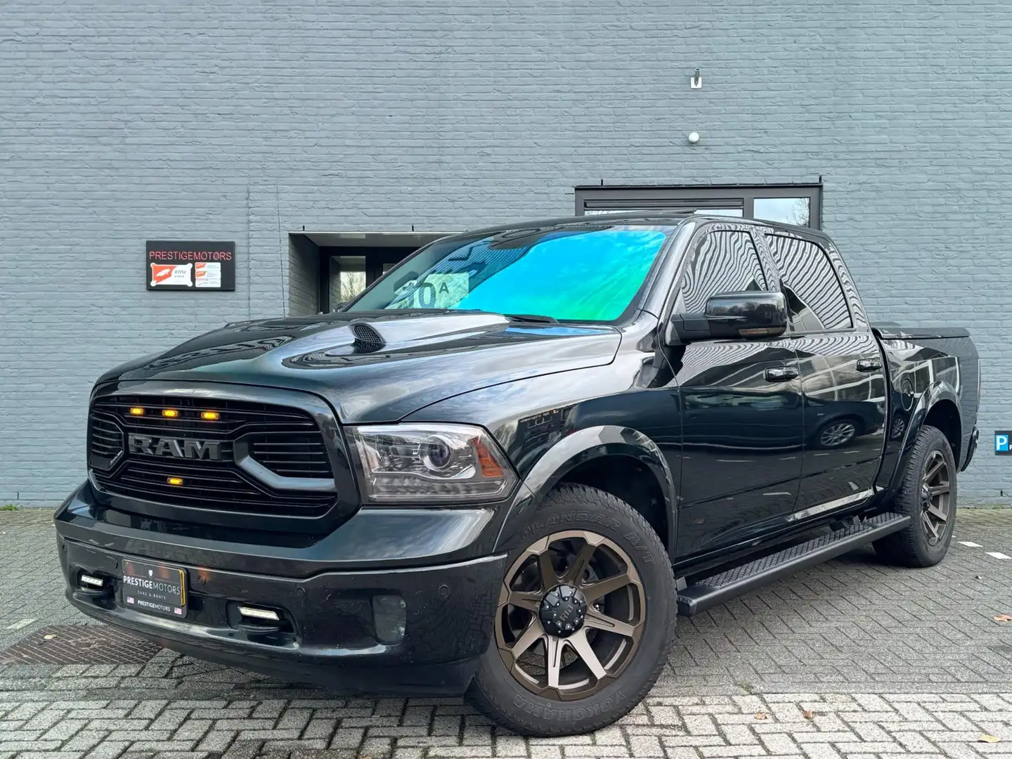 Dodge RAM 1500 Laramie Black Ed. 5.7 V8 4x4 LPG Performance - 2