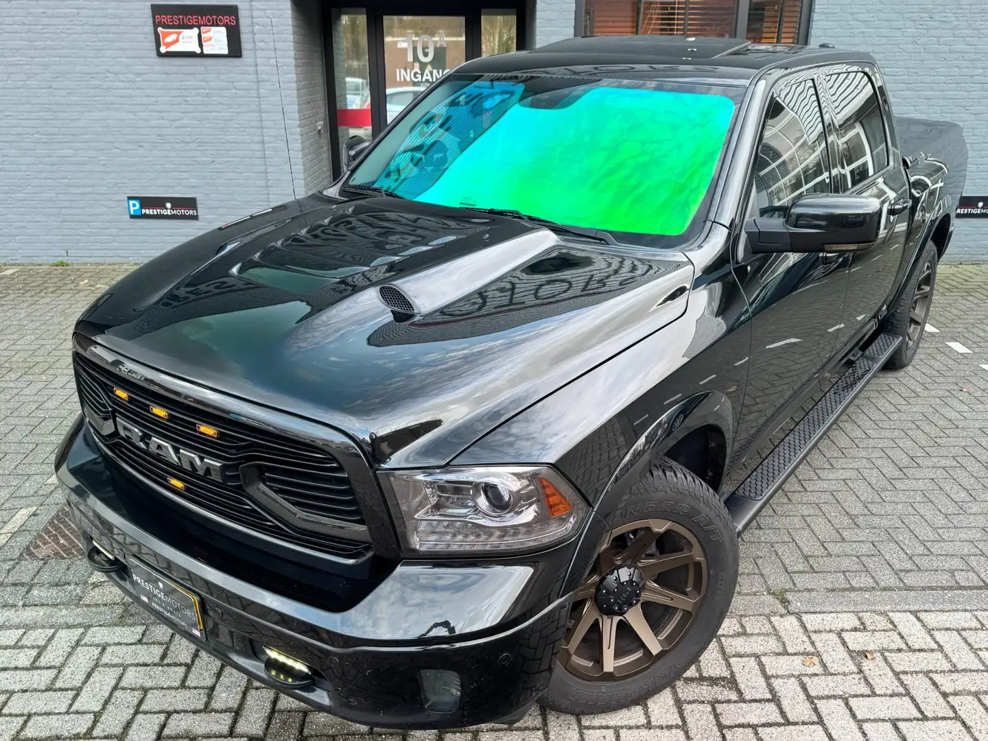 Dodge RAM 1500 Laramie Black Ed. 5.7 V8 4x4 LPG Performance - 1