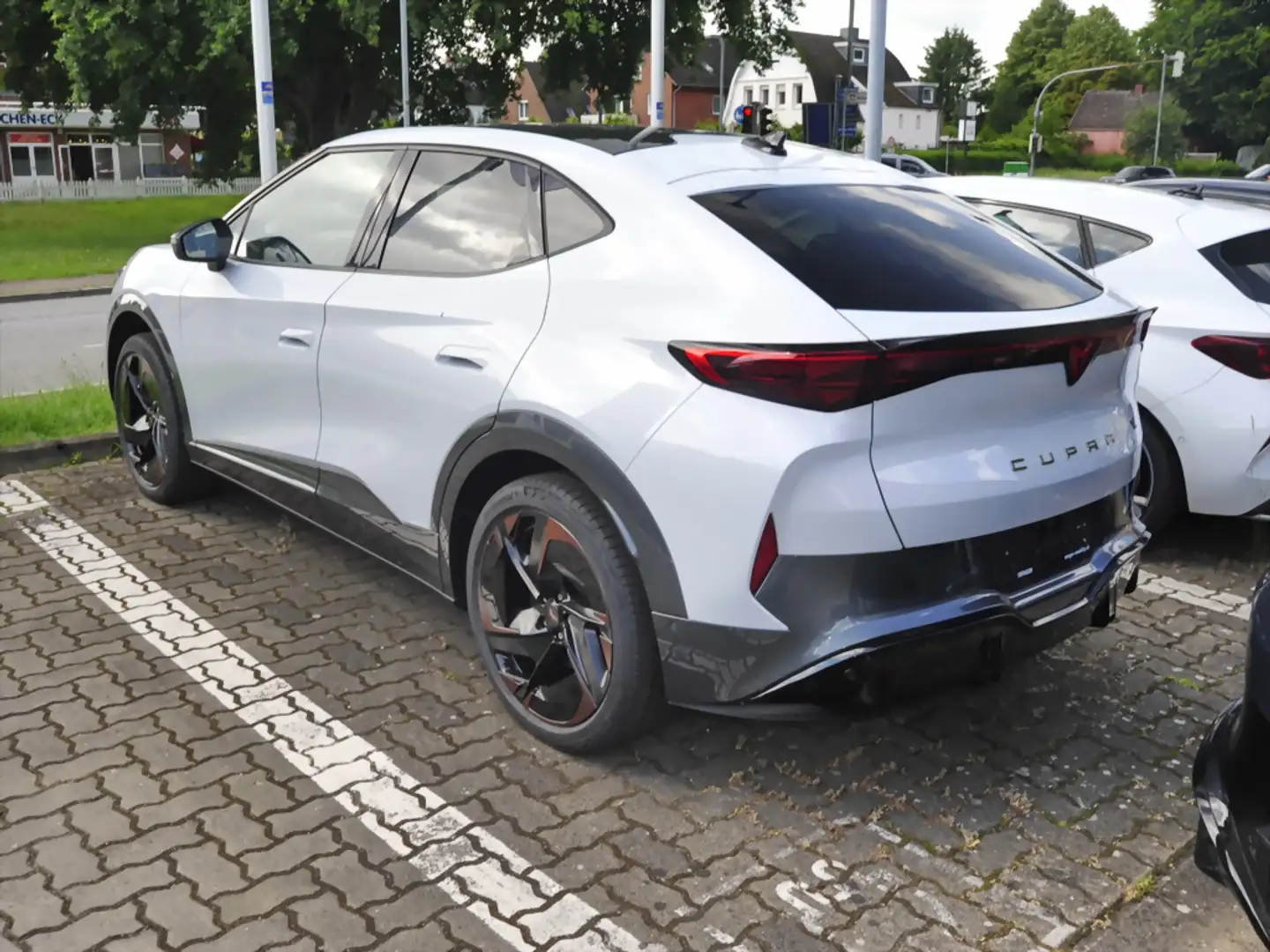 CUPRA Tavascan VZ 4Drive 77kWh Matrix HeadUp Wärmepump Argintiu - 2