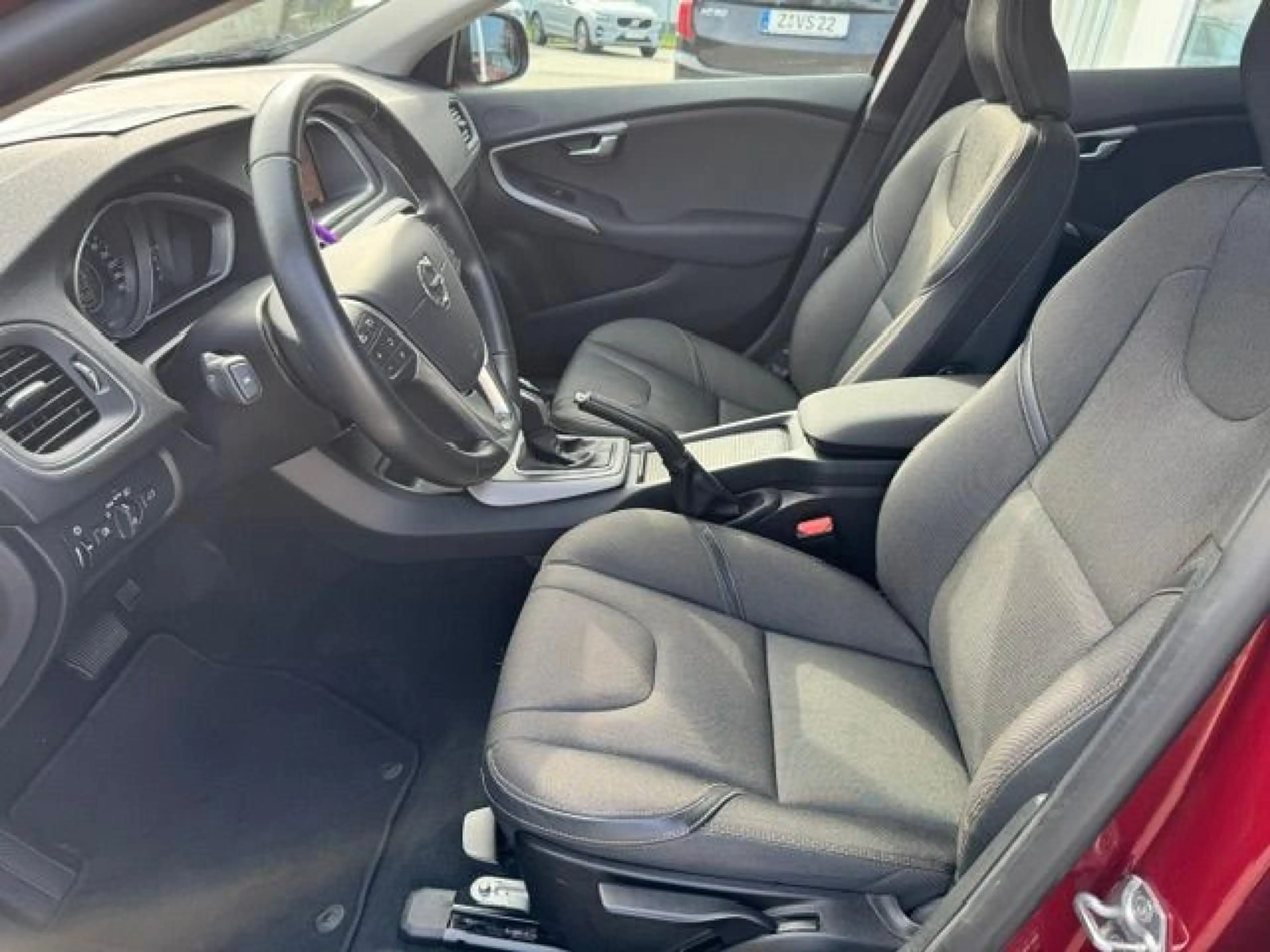 Volvo V40 Cross Country Plus AWD — photo 10