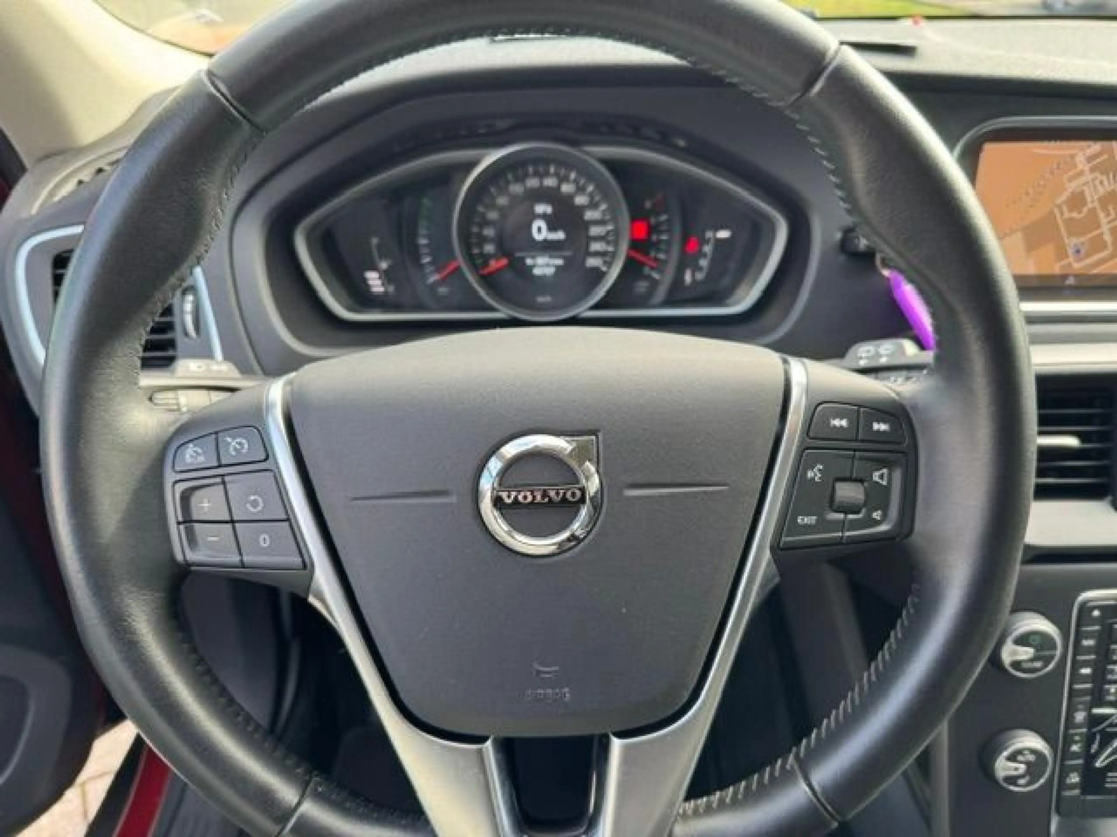 Volvo V40 Cross Country Plus AWD — photo 11