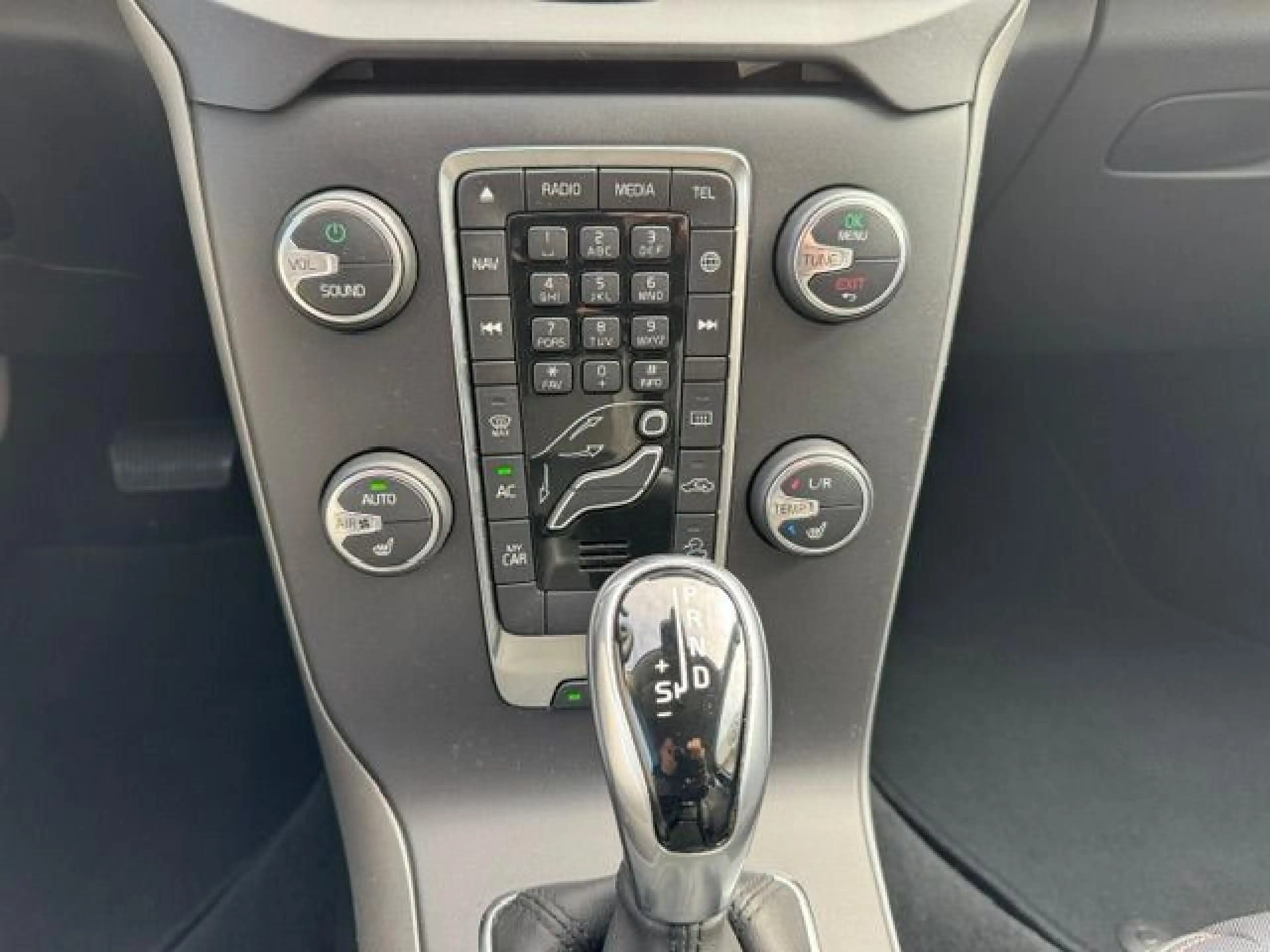 Volvo V40 Cross Country Plus AWD — photo 14