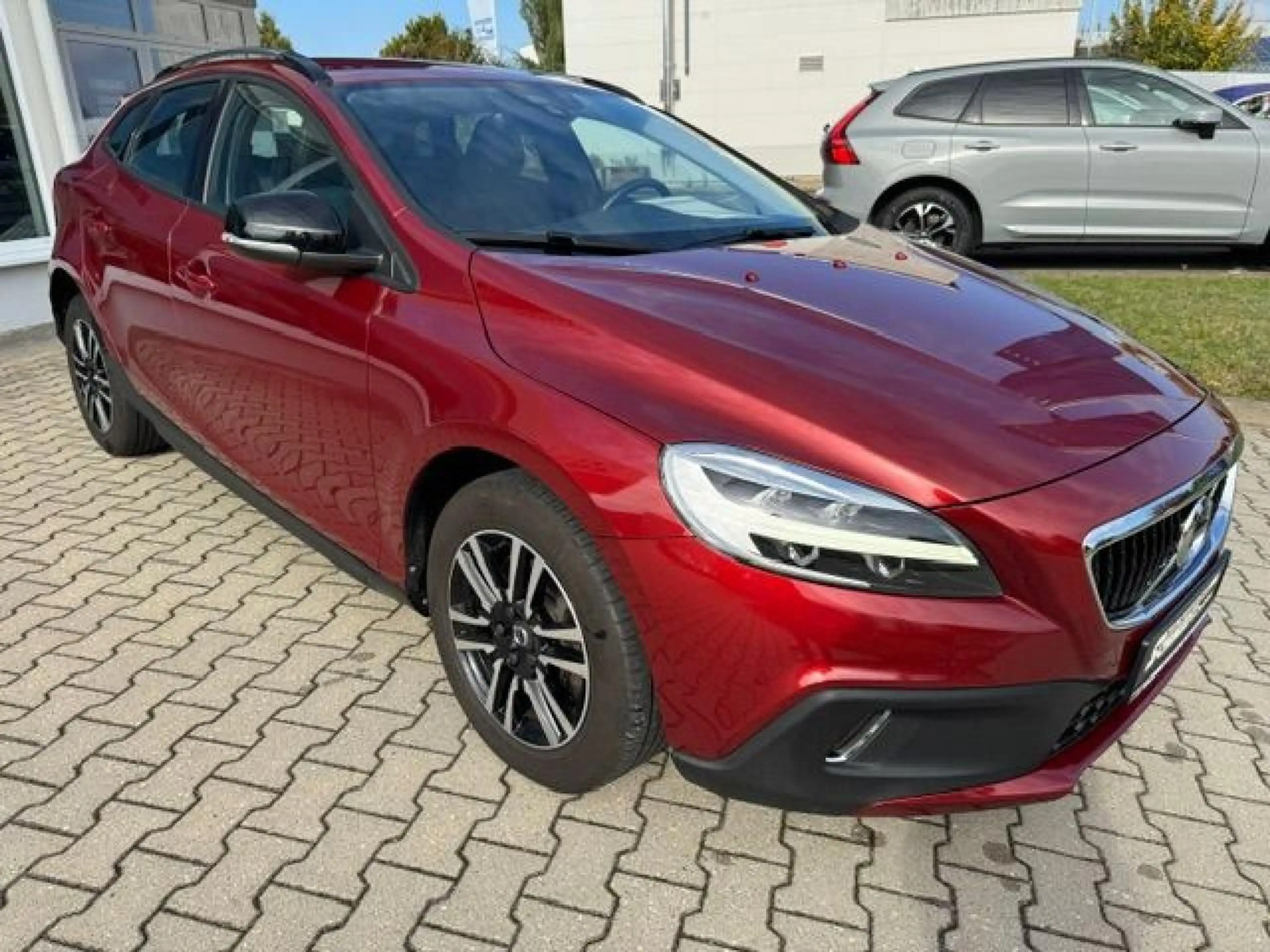 Volvo V40 Cross Country Plus AWD — photo 3
