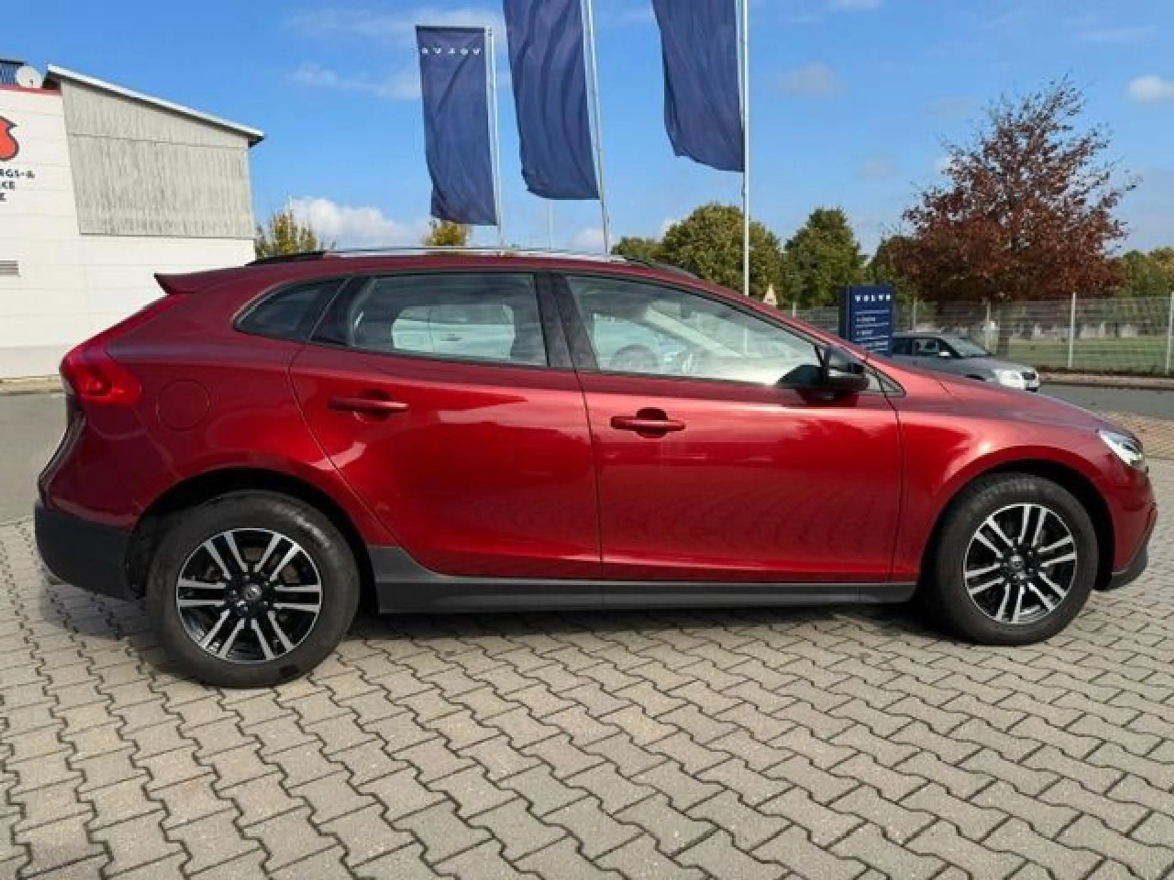Volvo V40 Cross Country Plus AWD — photo 4