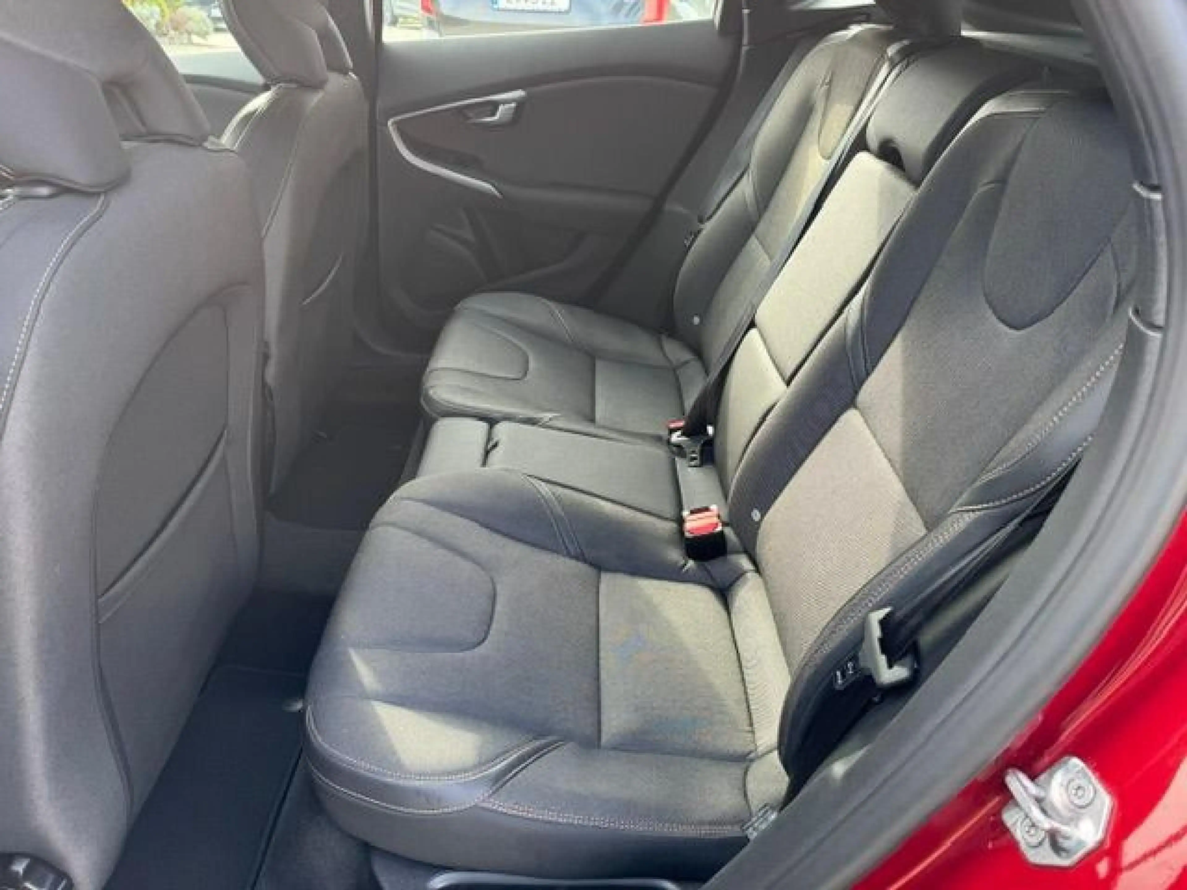 Volvo V40 Cross Country Plus AWD — photo 15
