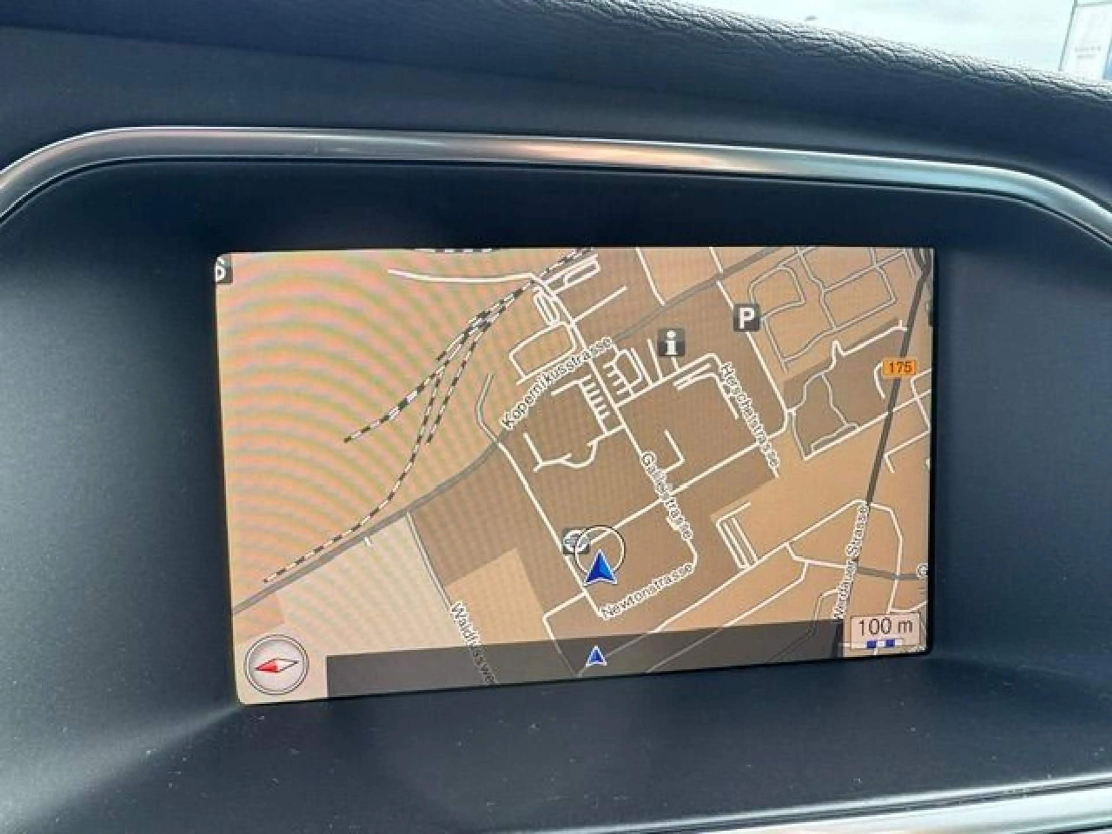 Volvo V40 Cross Country Plus AWD — photo 12
