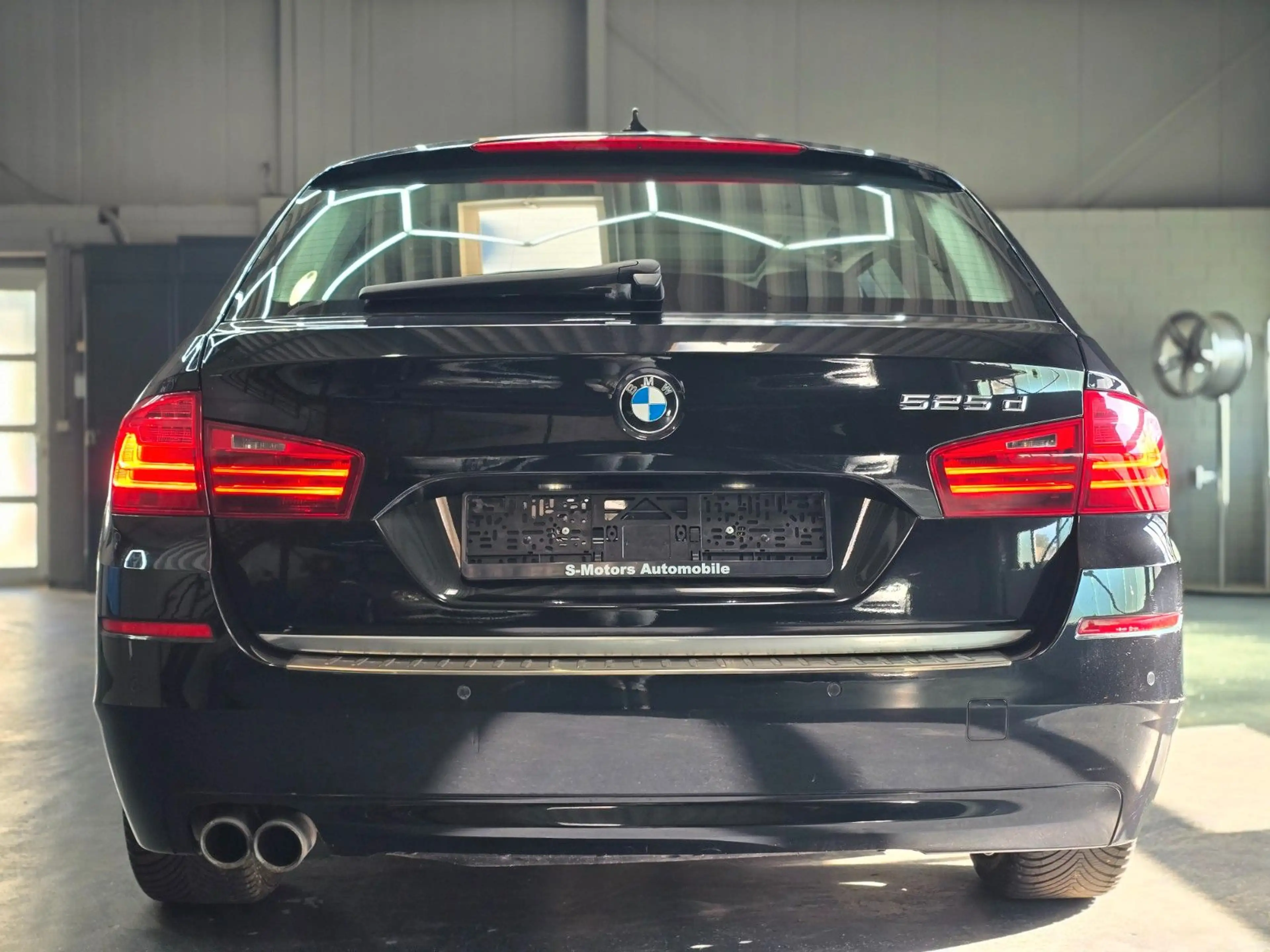 BMW 525 d Touring PANO/NAVI PROF./SPORTSITZE/SHZ/ — photo 9