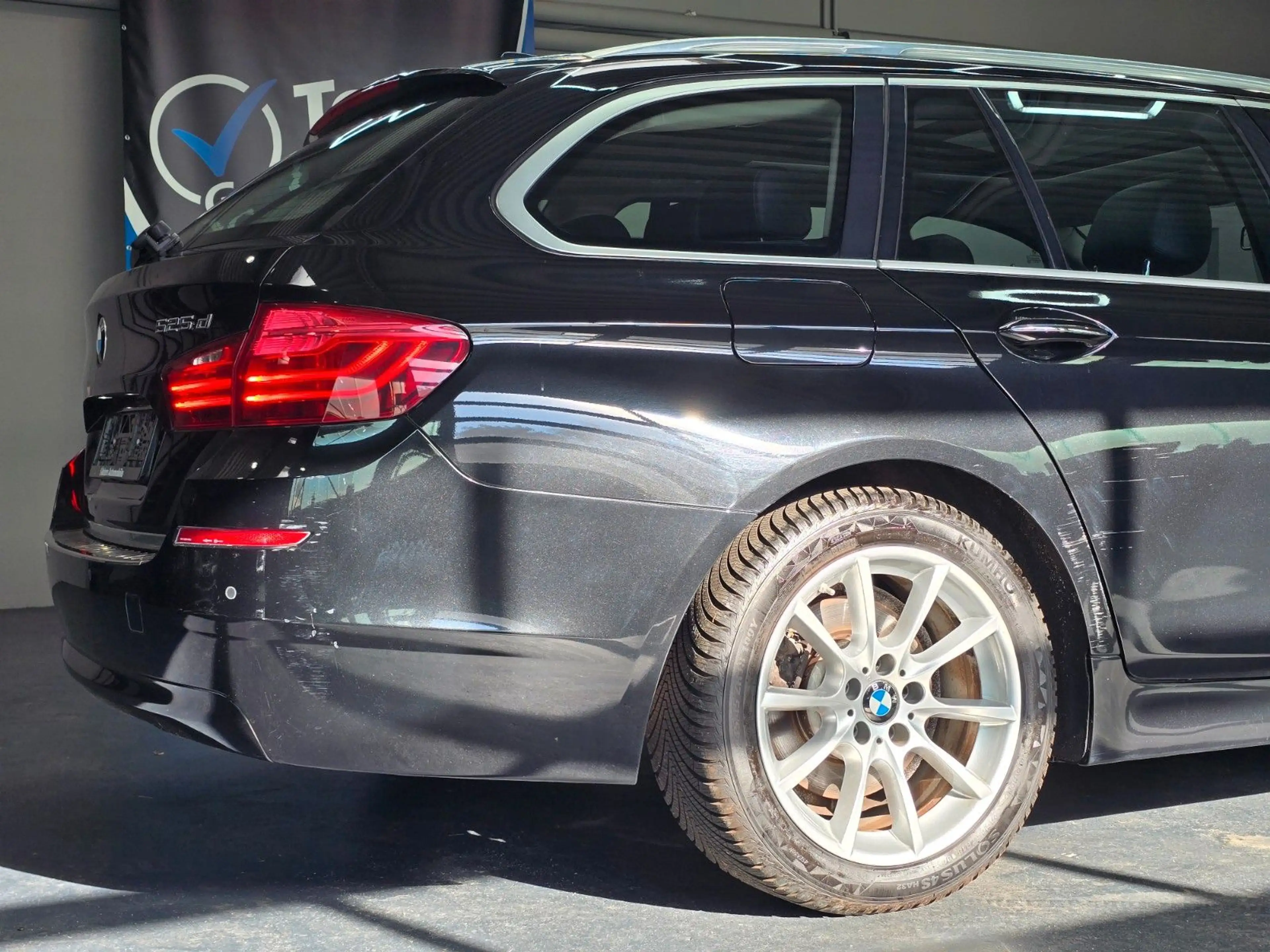 BMW 525 d Touring PANO/NAVI PROF./SPORTSITZE/SHZ/ — photo 11
