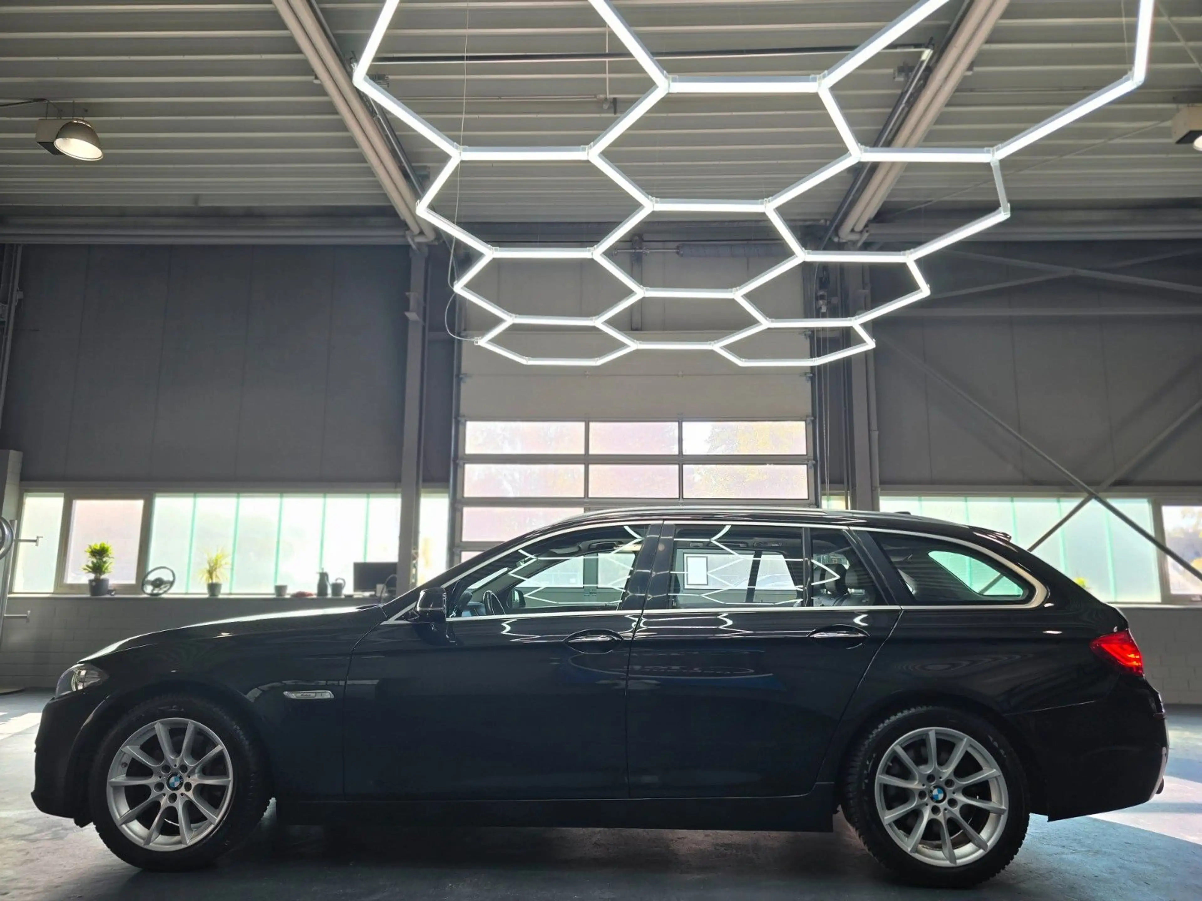 BMW 525 d Touring PANO/NAVI PROF./SPORTSITZE/SHZ/ — photo 6
