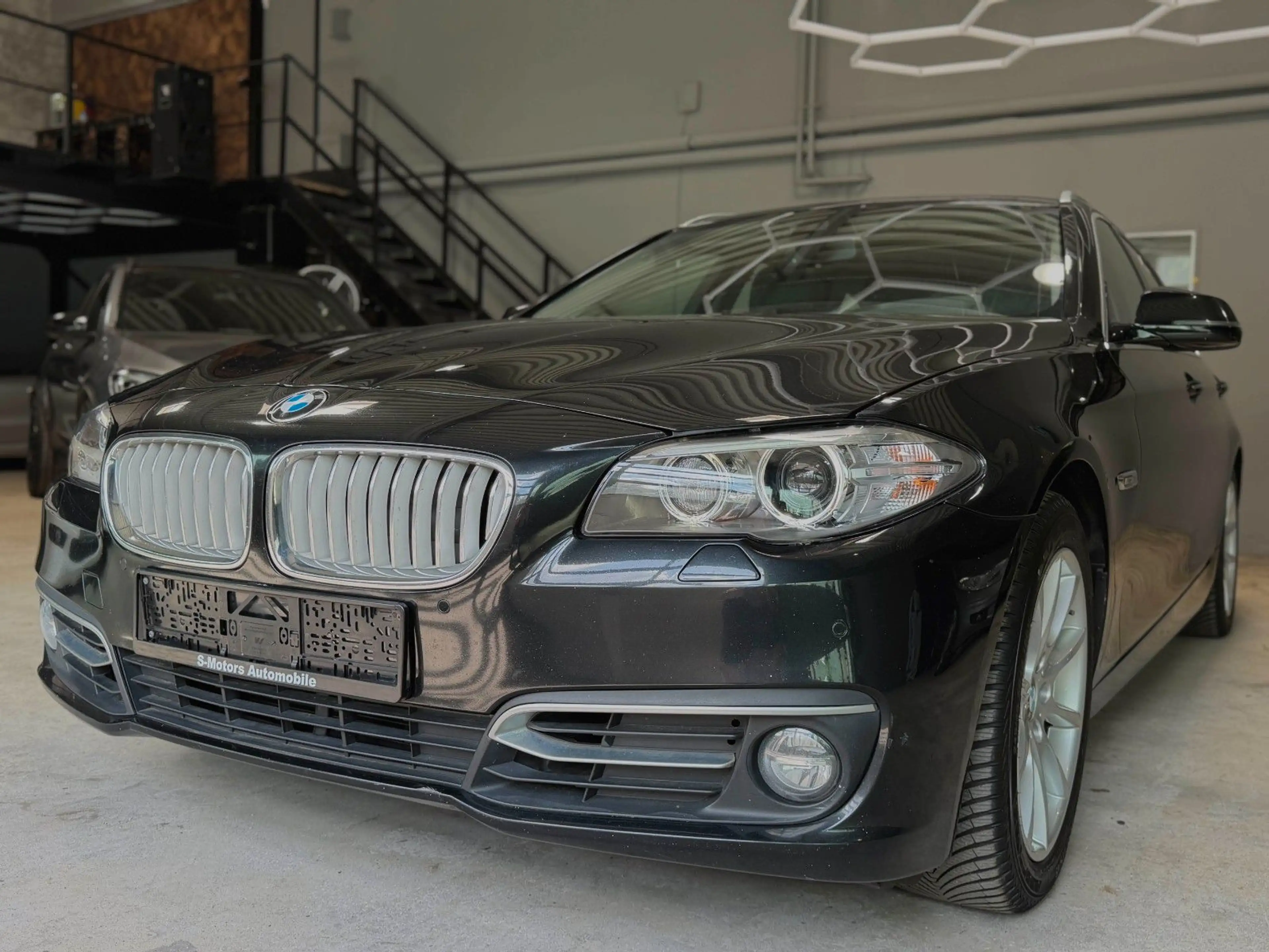 BMW 525 d Touring PANO/NAVI PROF./SPORTSITZE/SHZ/ — photo 2